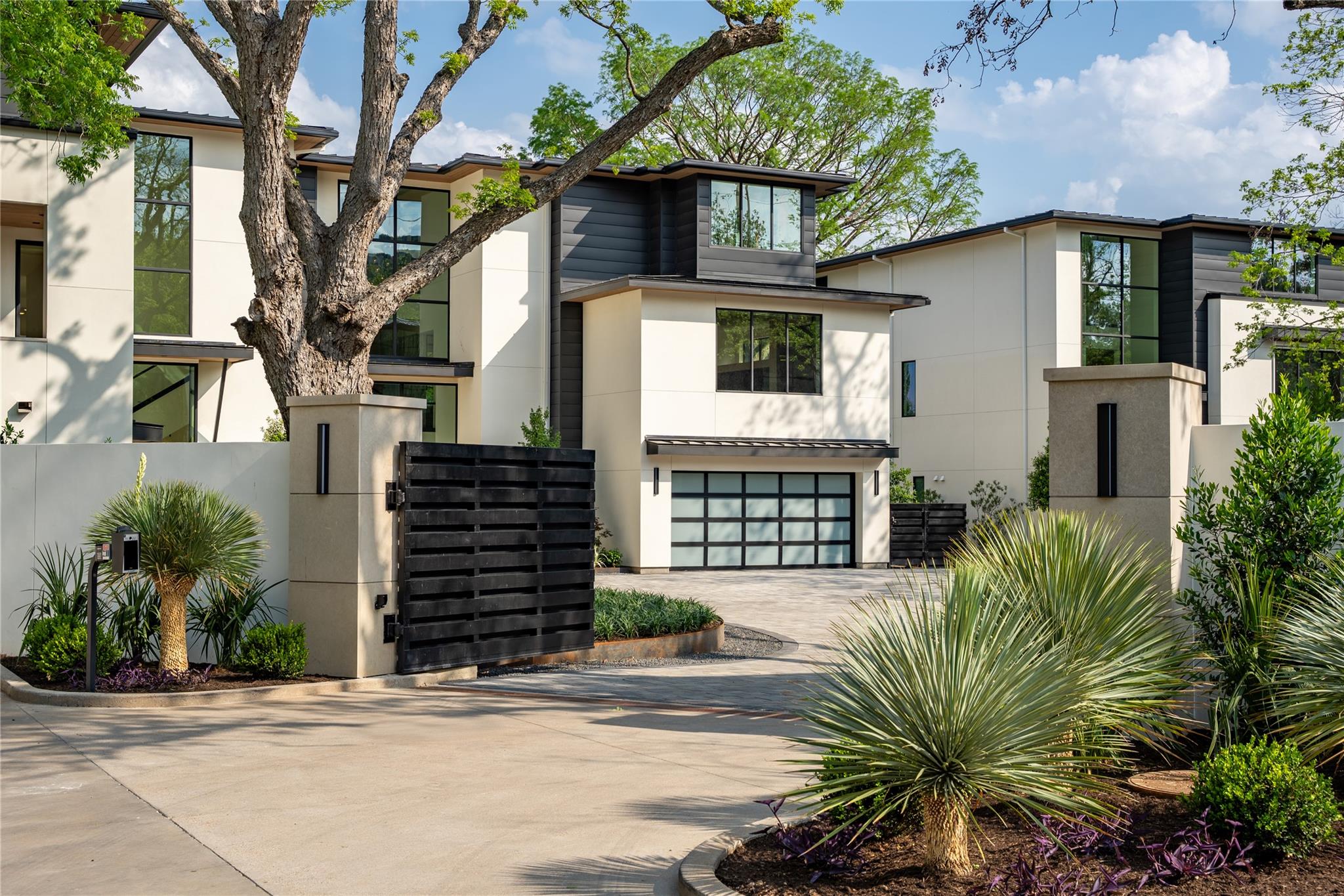 Striking contemporary architecture pairs smooth s