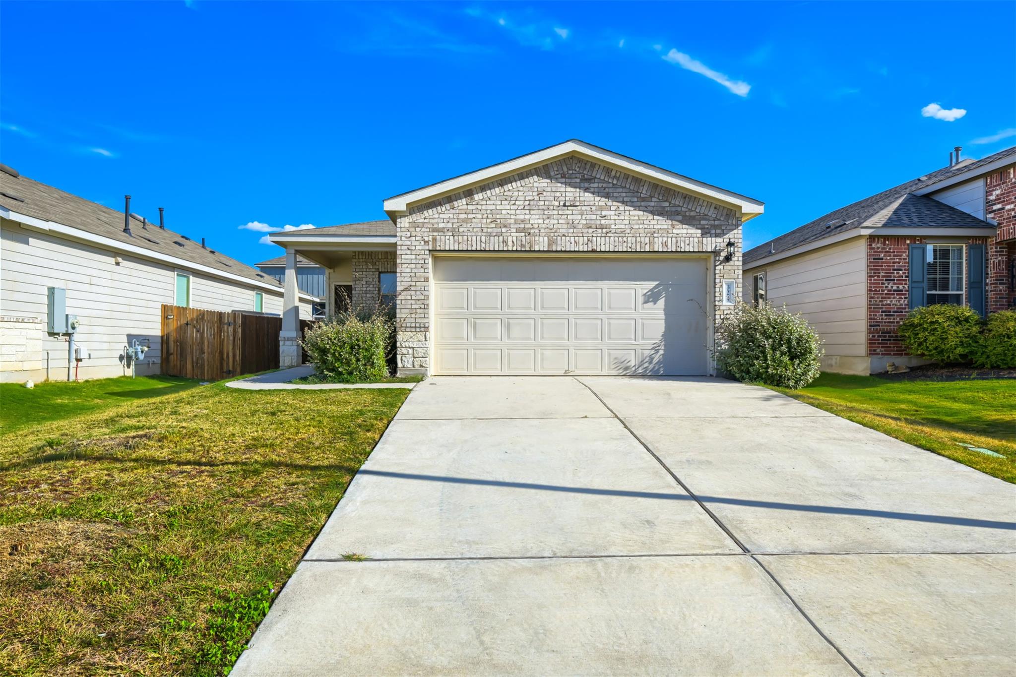 Listing photo 1 of 324  Harper Ln