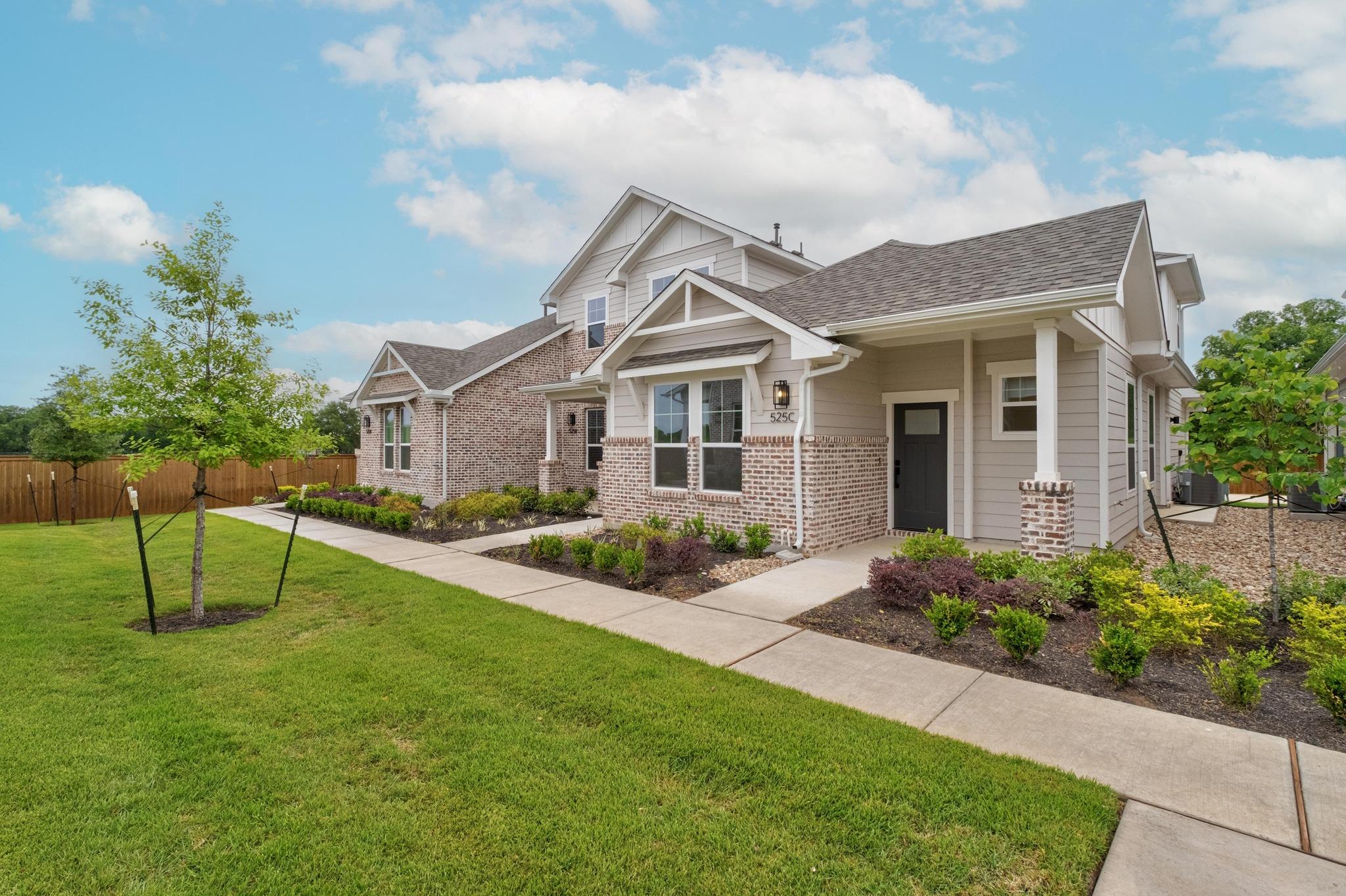 Listing photo 1 of 501  Orleanian Dr  #A