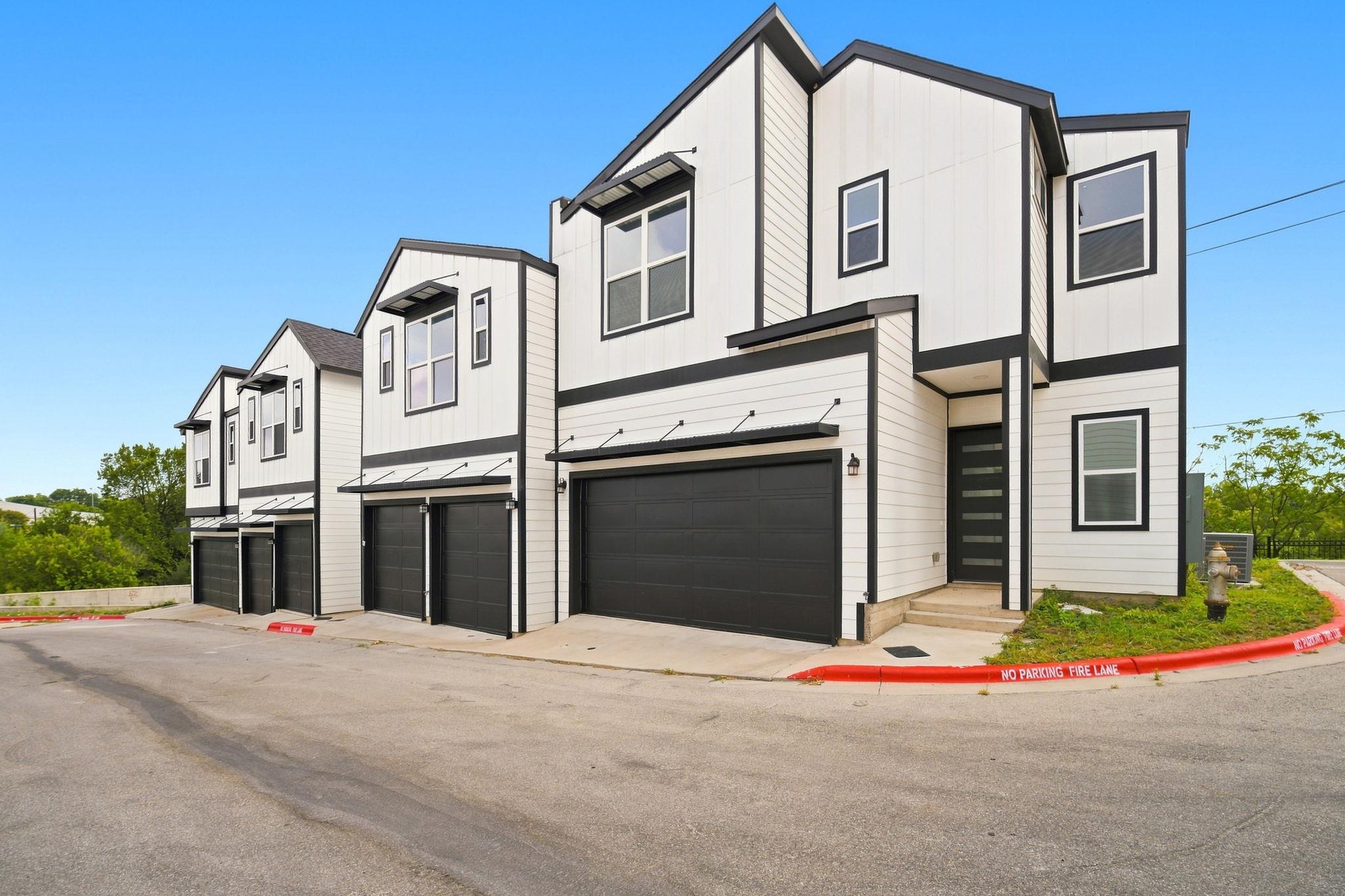 Modern multi-level exterior architecture features