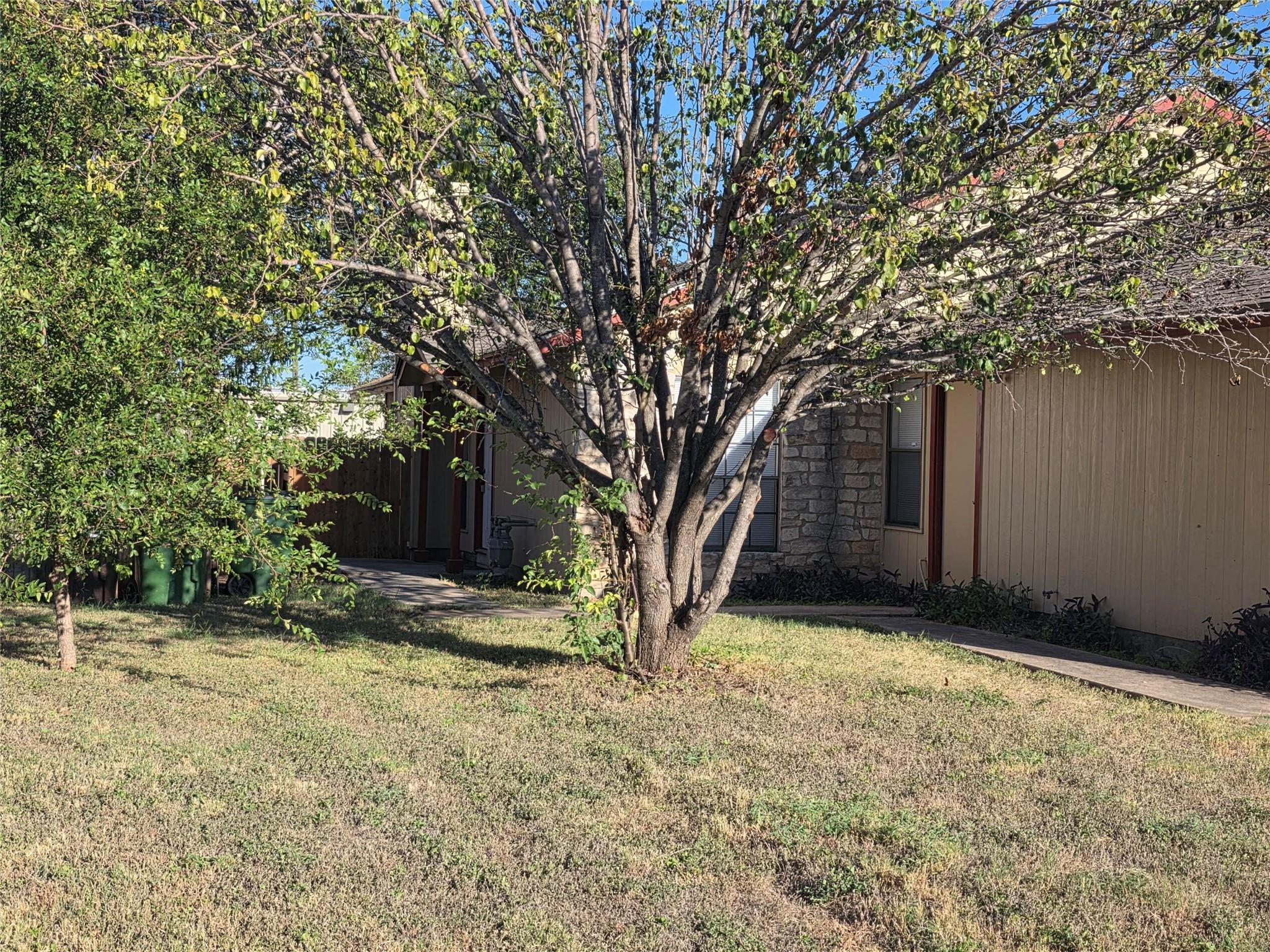 Listing photo 1 of 1735  HORSESHOE Cir