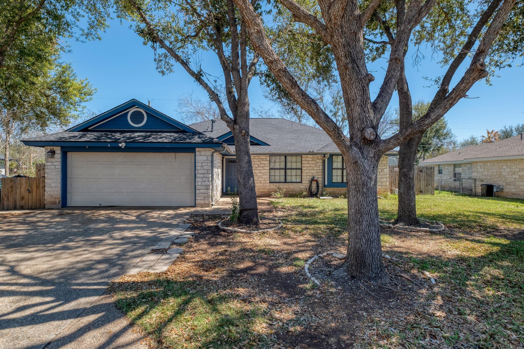 Listing photo 1 of 2010  Lark Ln