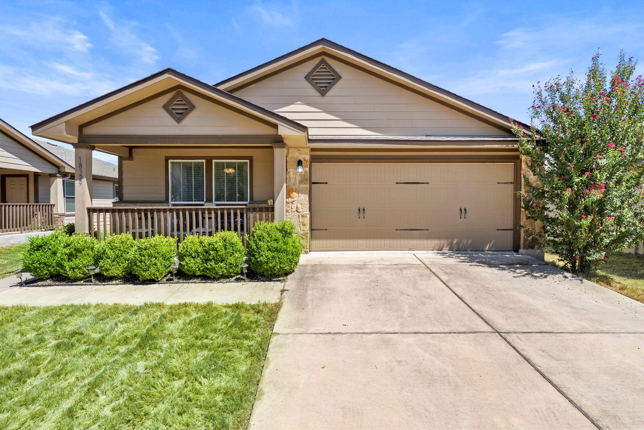 Listing photo 1 of 18329  Cumberland Gap St
