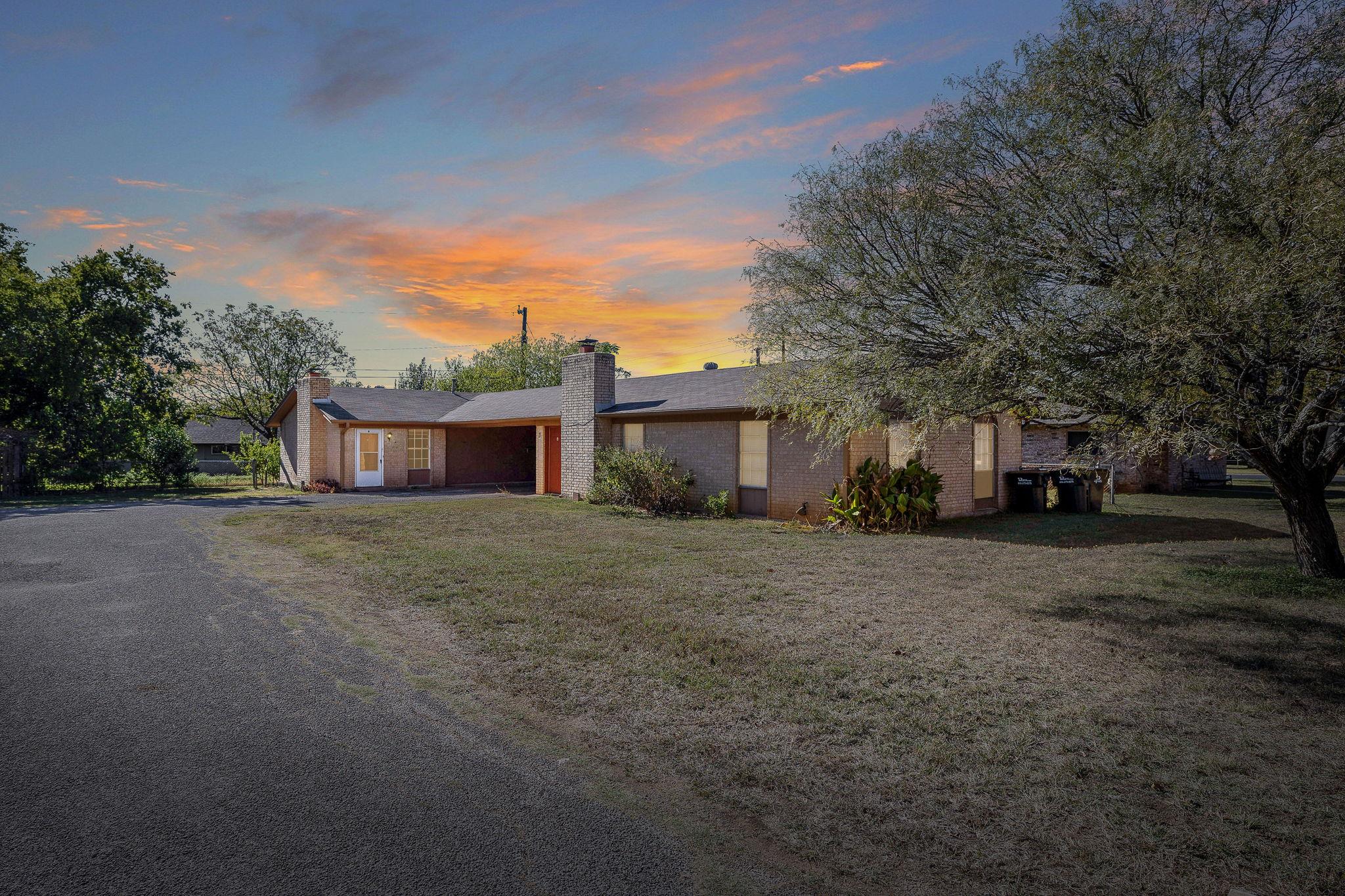 Listing photo 1 of 2402  Cottonwood Dr