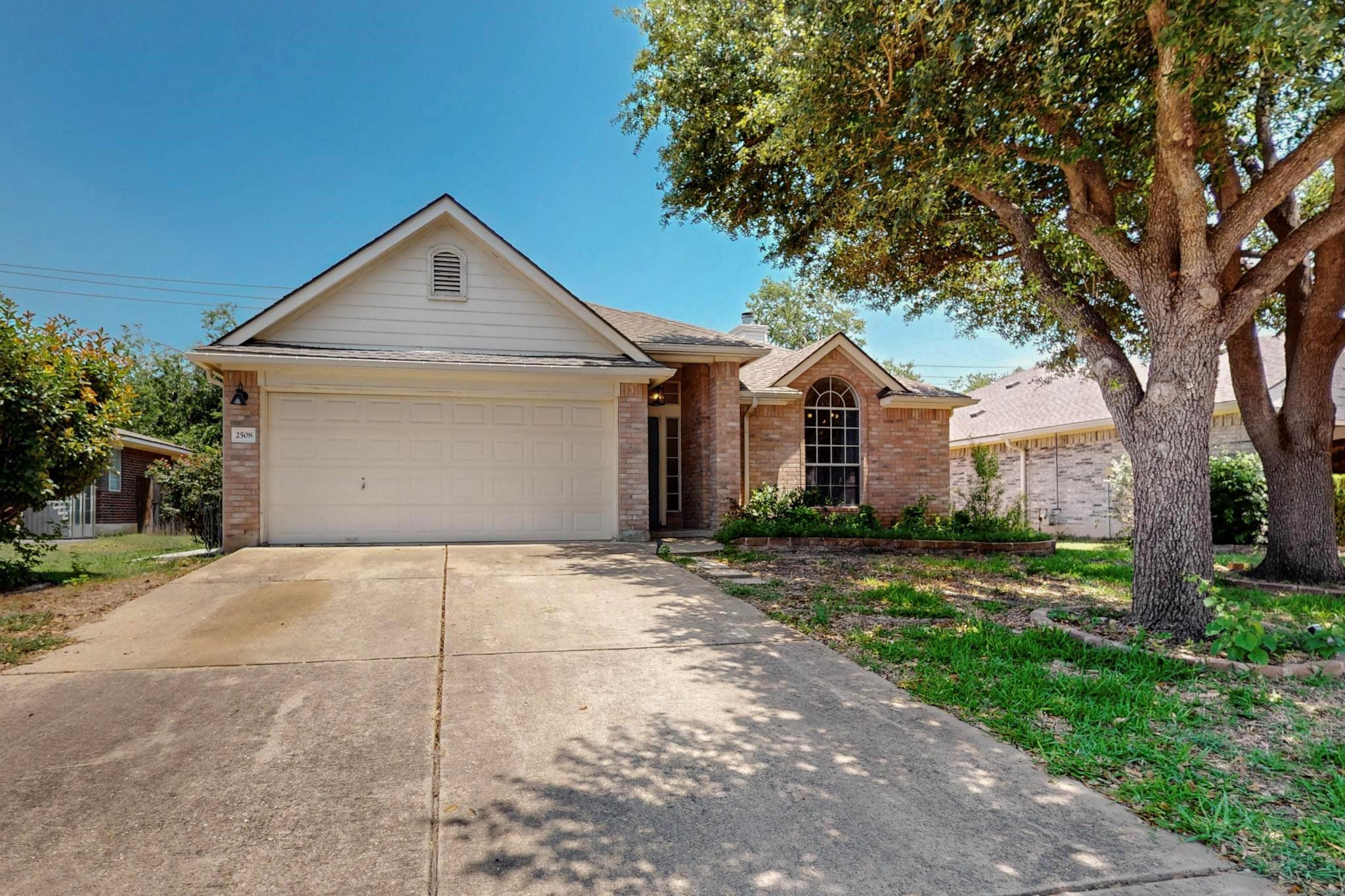 Listing photo 1 of 2508  Willow Way