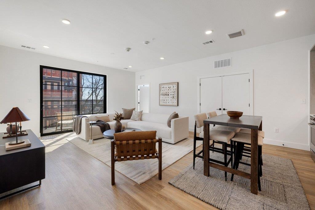 Listing photo 1 of 4315 S Congress Ave  #317