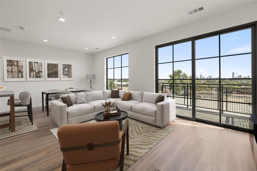 Listing photo 1 of 4315 S Congress Ave  #332
