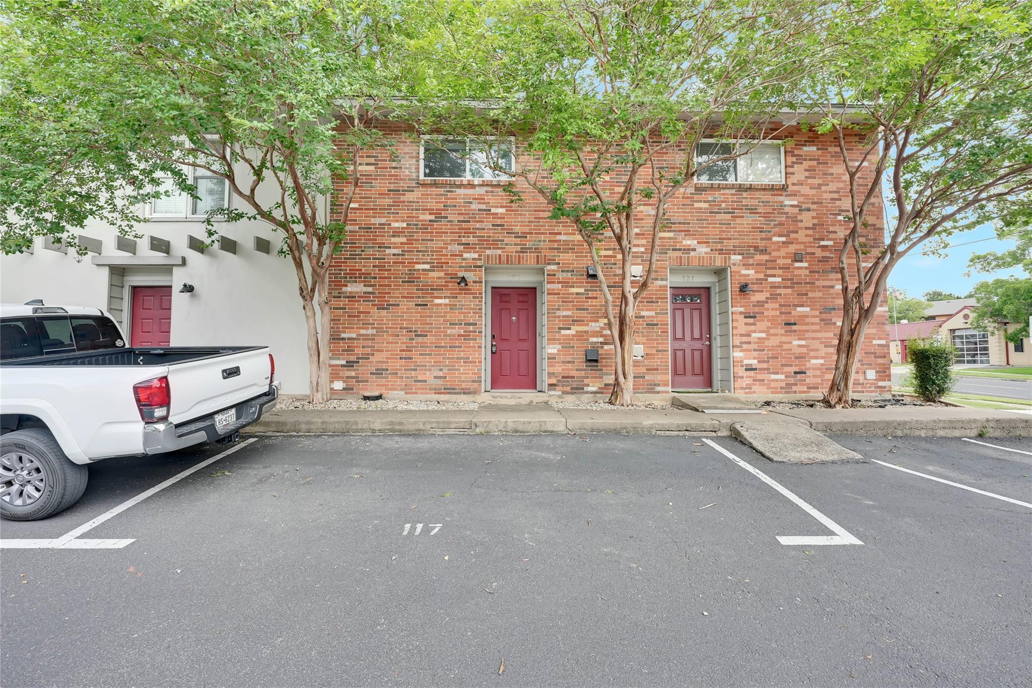 Listing photo 1 of 2122  Hancock Dr  #120