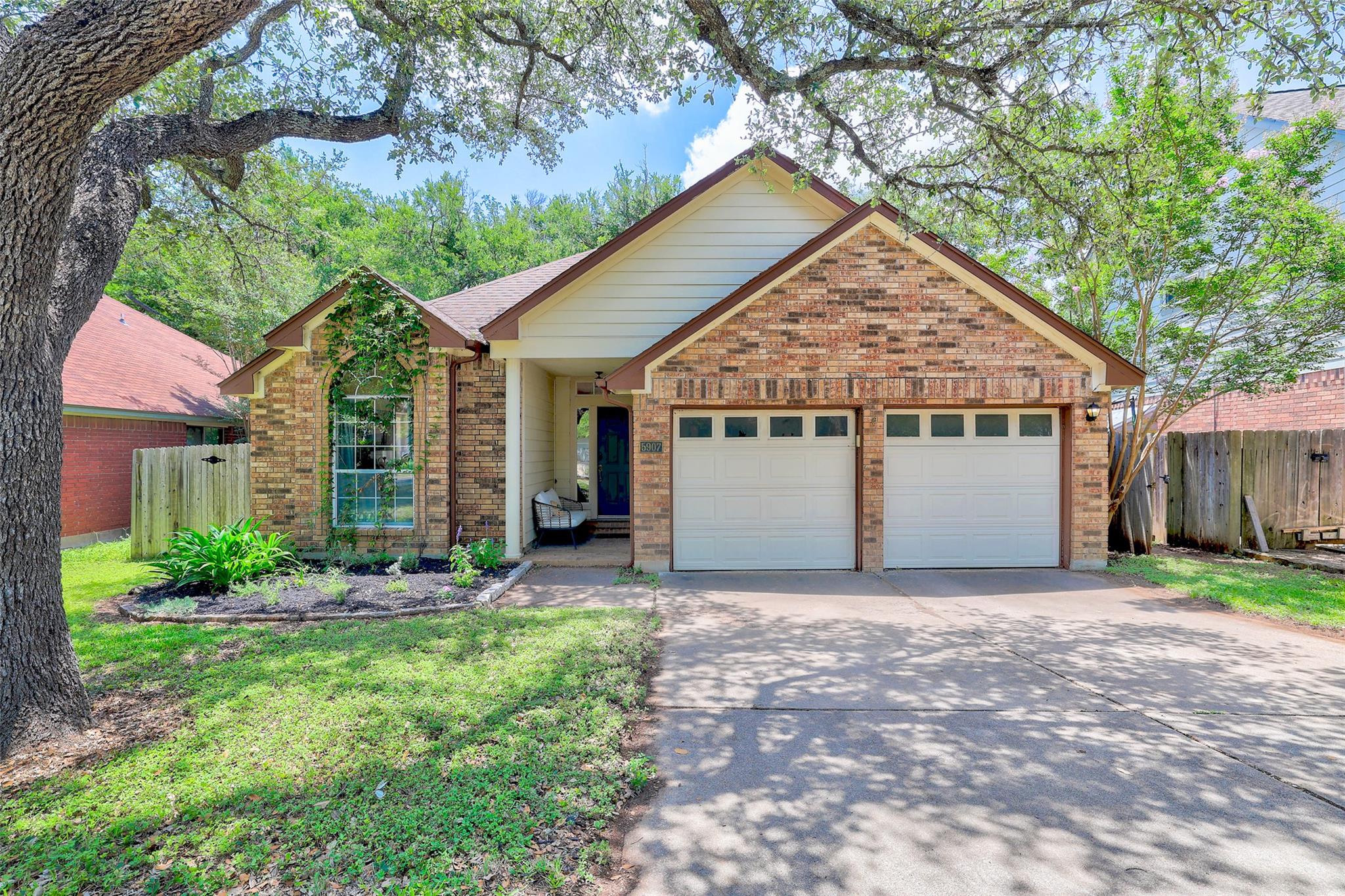 Listing photo 1 of 5907  Shanghai Pierce Rd