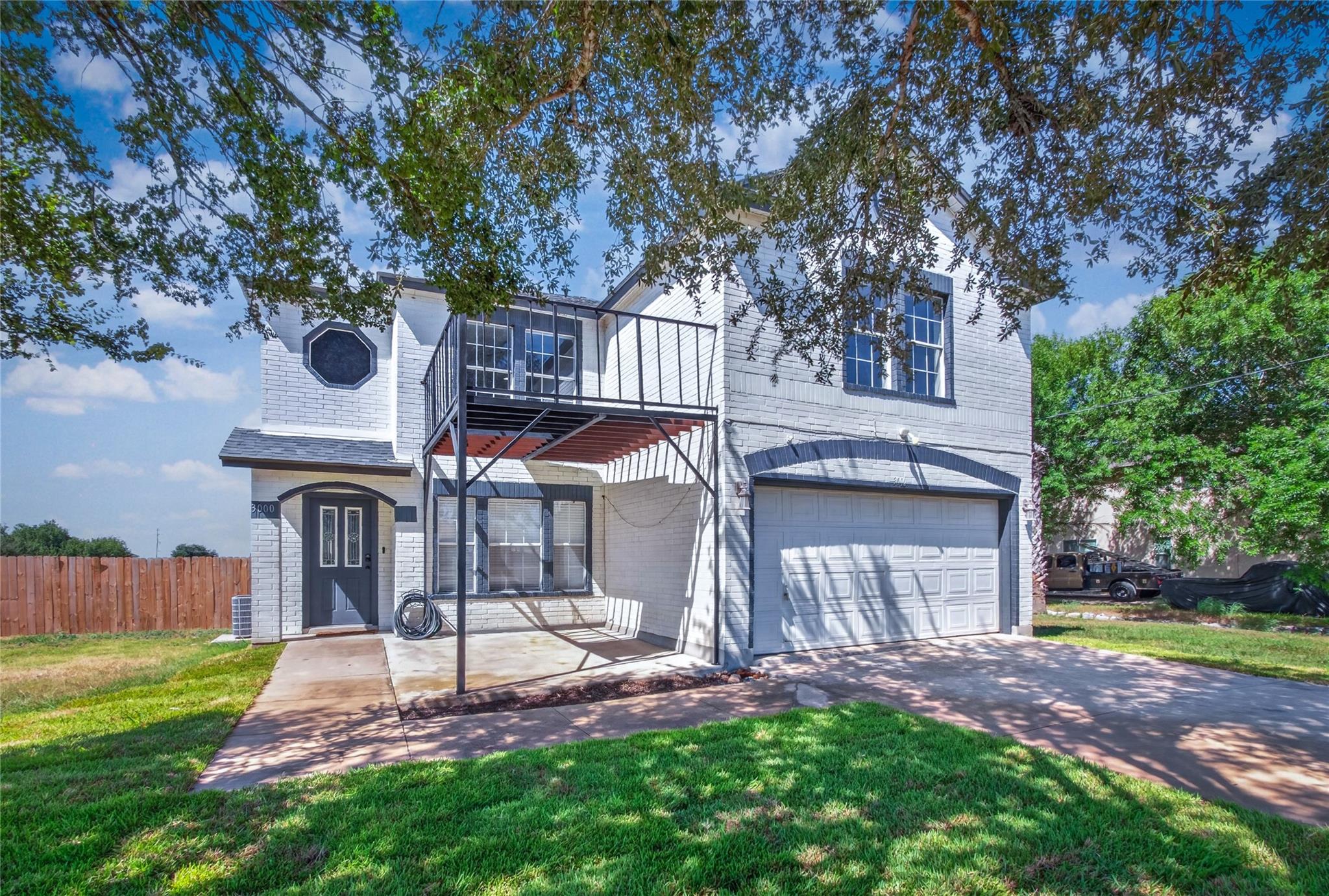 Listing photo 1 of 3000  Ridgemont Ln