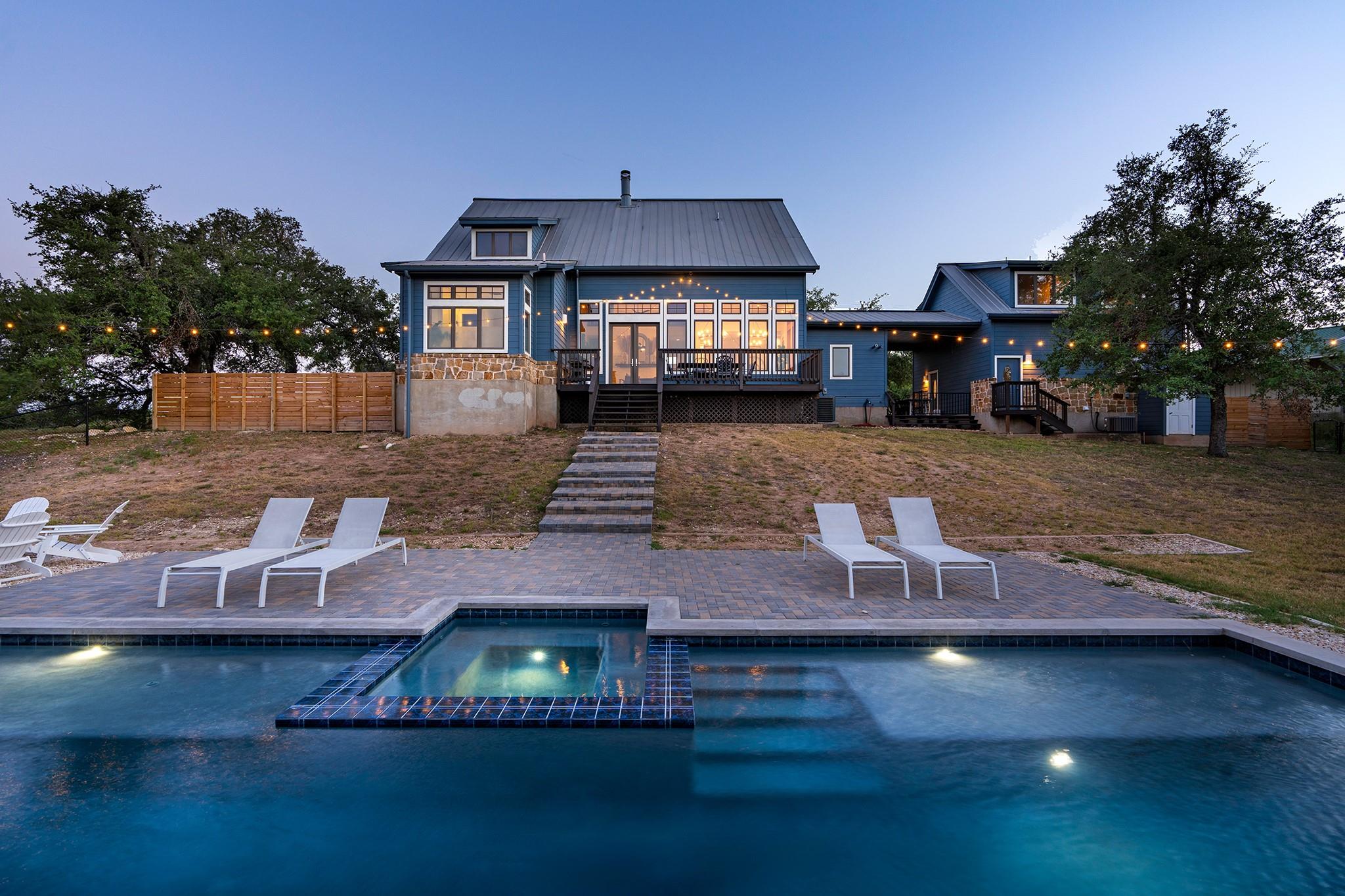 Listing photo 1 of 10512  Lake Park Dr