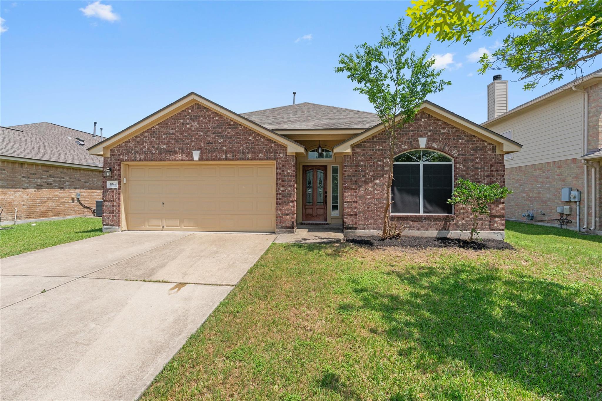 Listing photo 1 of 1049  Regency Ln