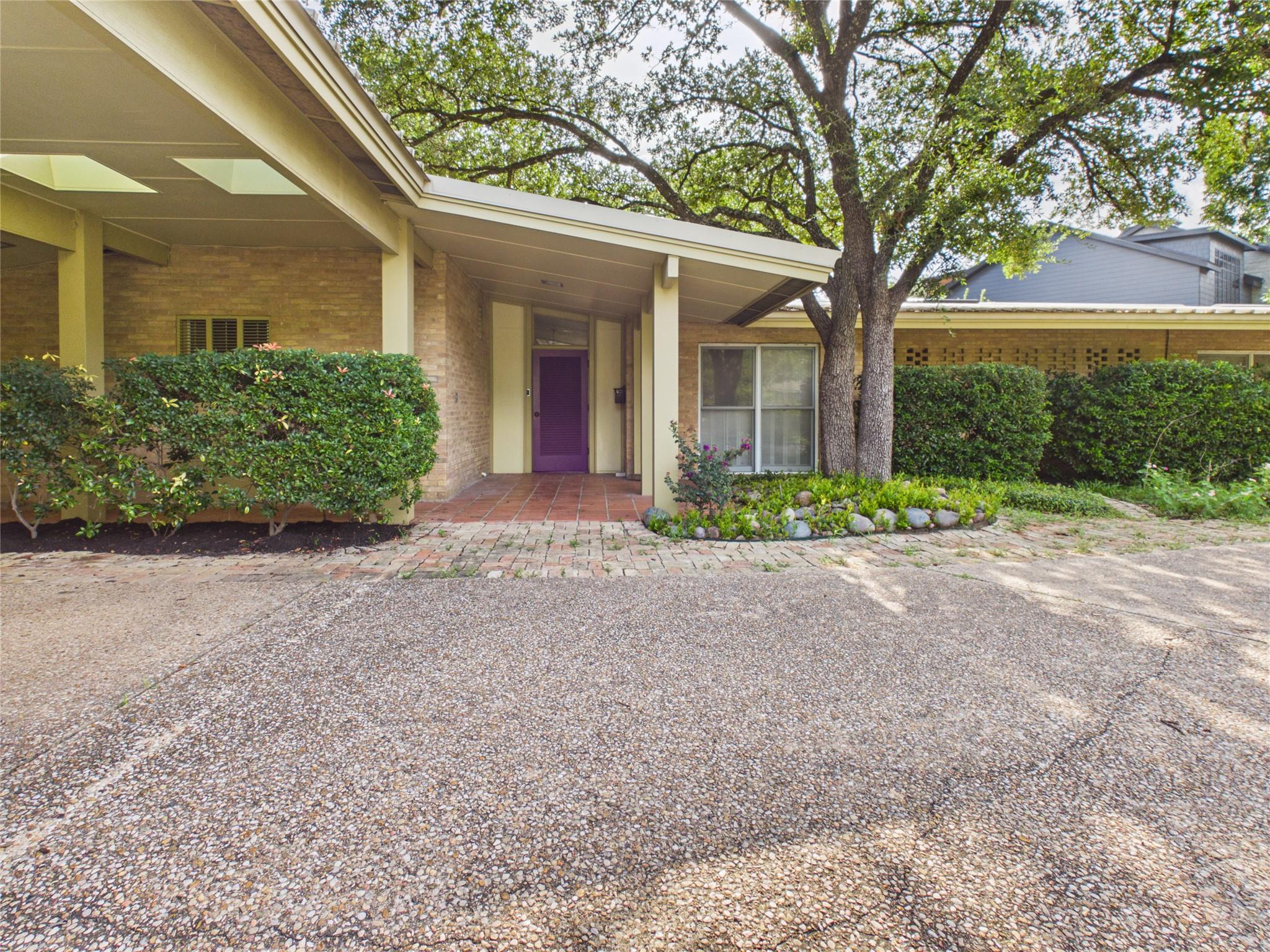 Listing photo 1 of 1202  Belmont Pkwy
