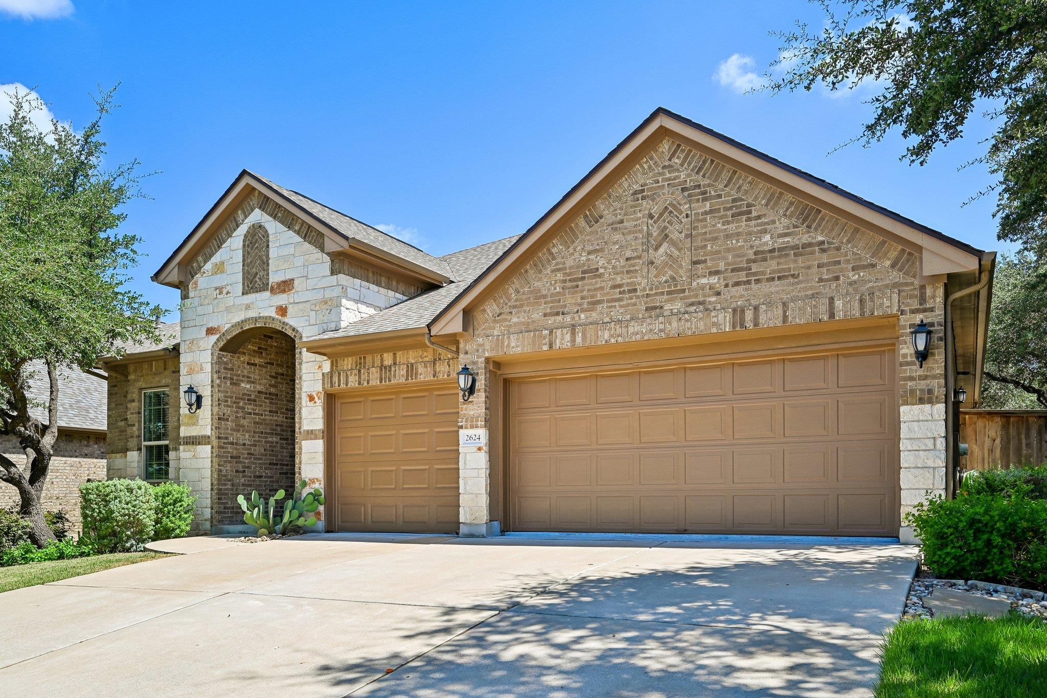Listing photo 1 of 2624  Shumard Bluff Dr