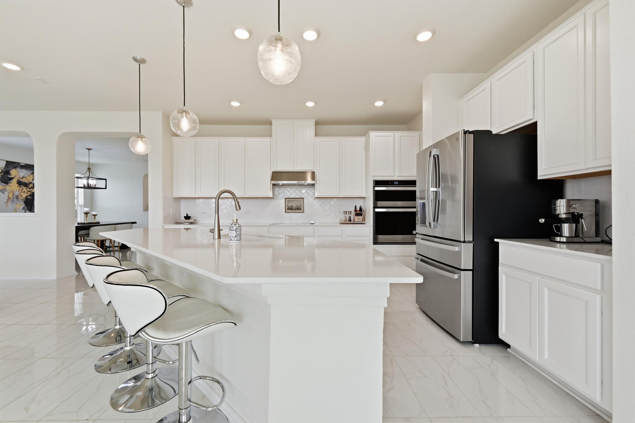 Listing photo 1 of 200  Auburn St