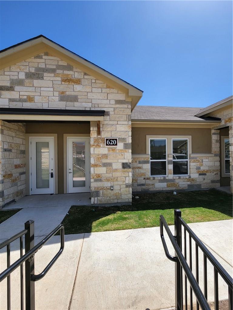 Listing photo 1 of 1000  Gattis School Rd  #620