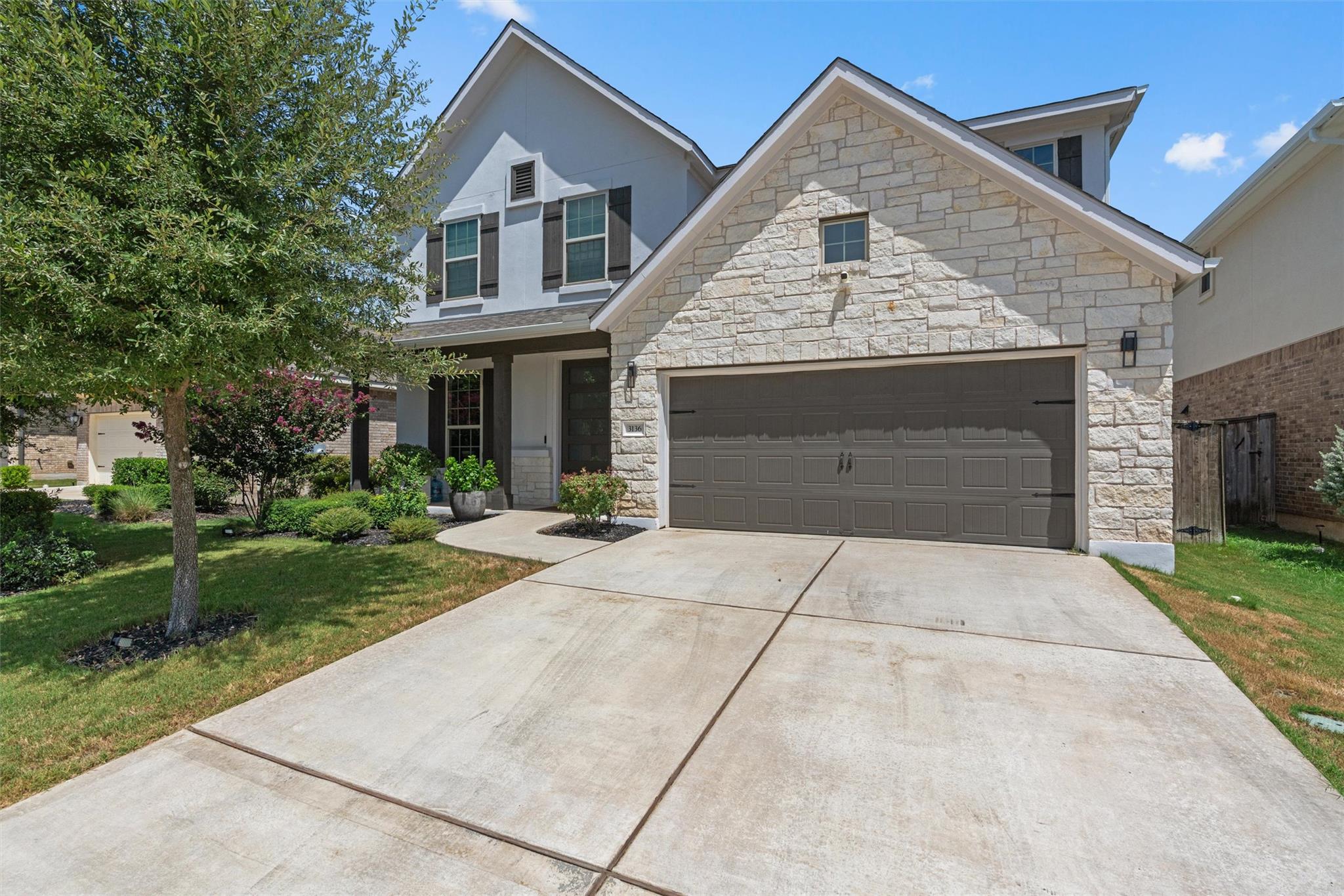 Listing photo 1 of 3136  Bravo Dr