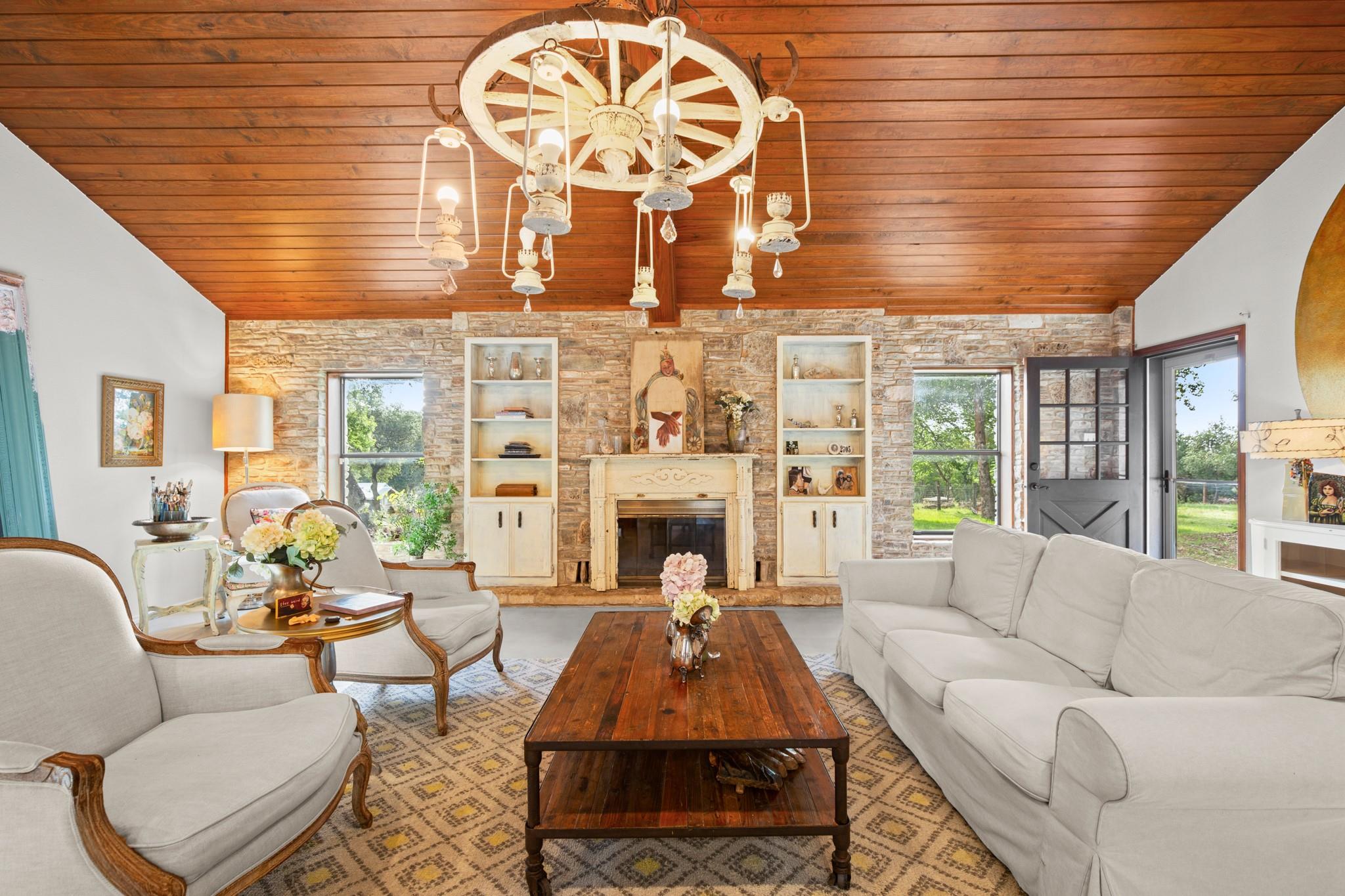 Listing photo 1 of 10518  Signal Hill Rd
