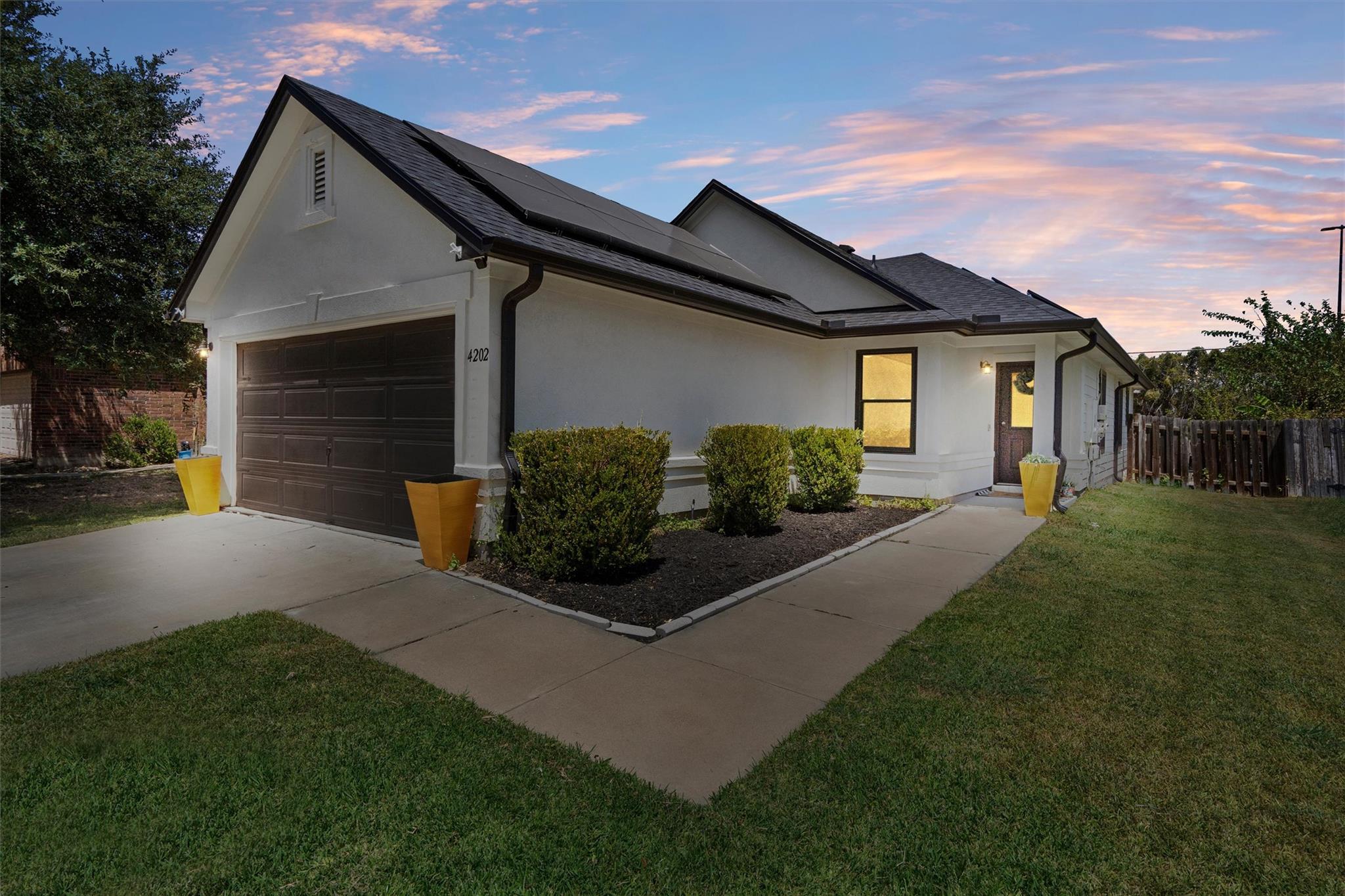 Listing photo 1 of 4202  Kings Canyon Dr