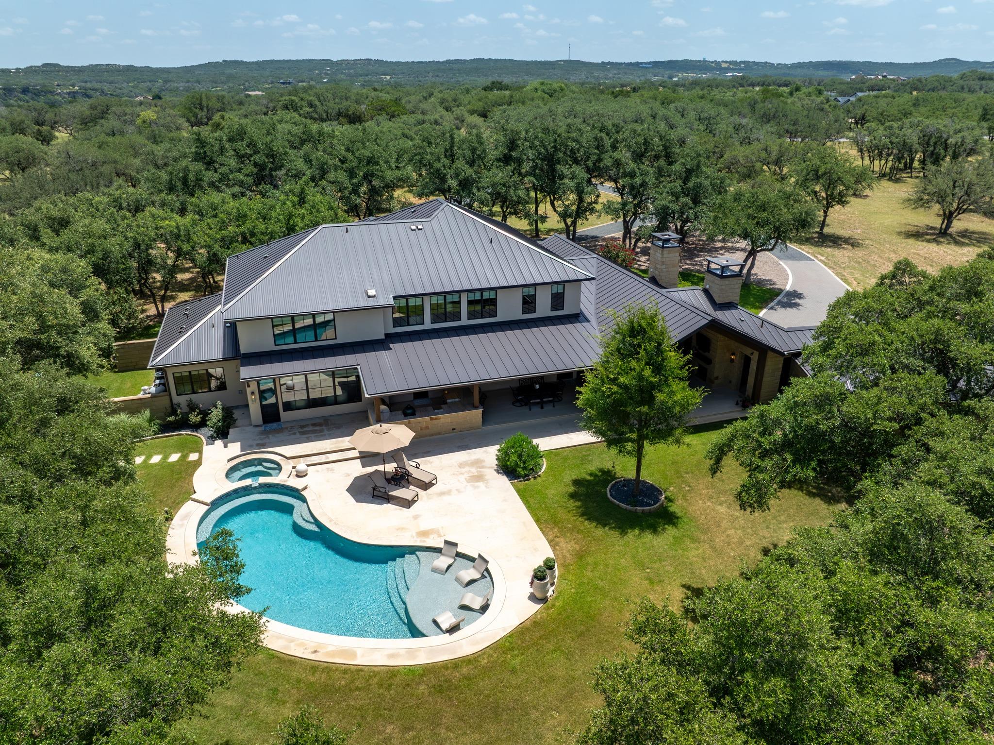 Listing photo 1 of 900  Rivercliff Dr