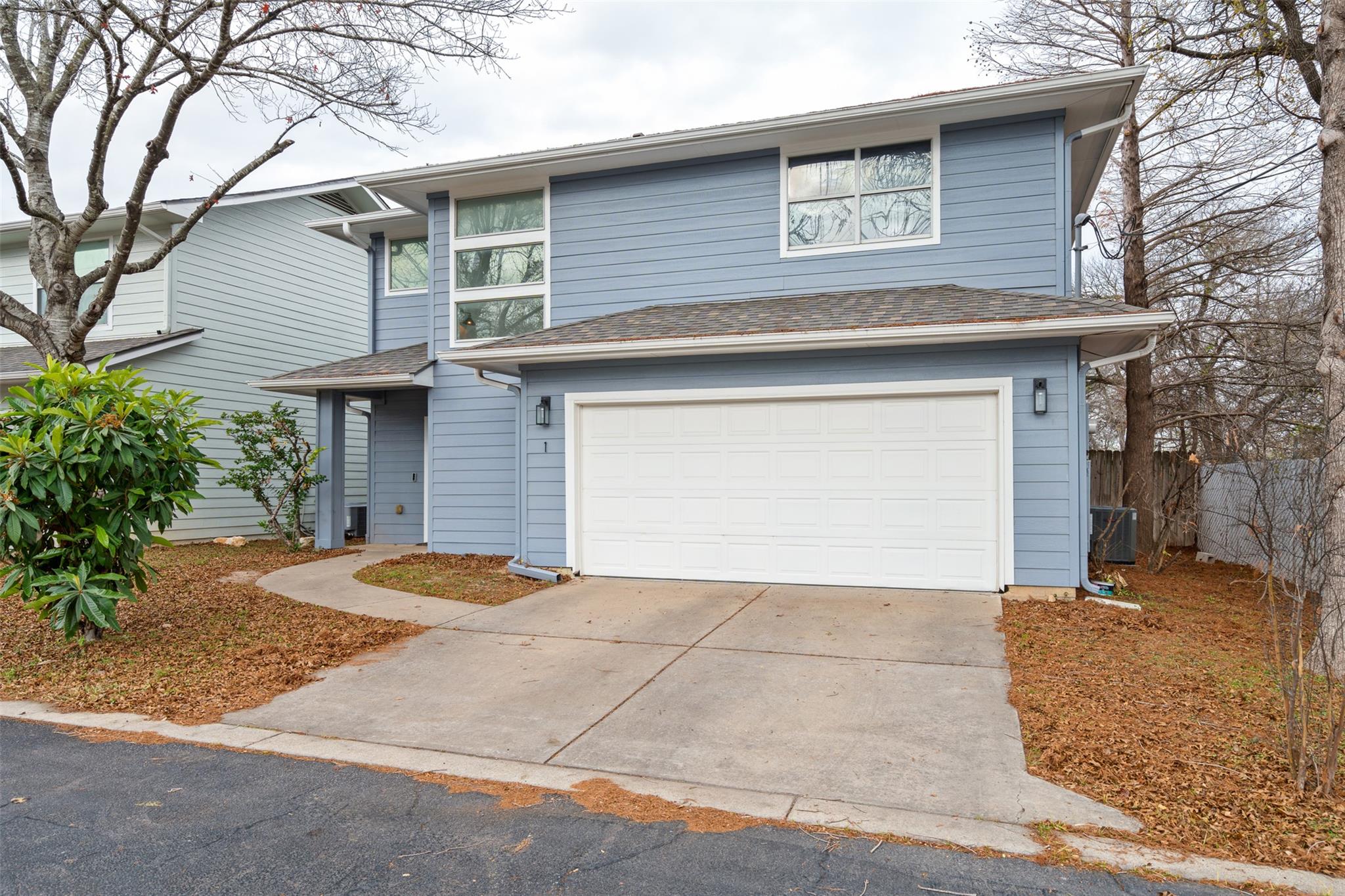 Listing photo 1 of 7312 E Ben White Blvd  #1