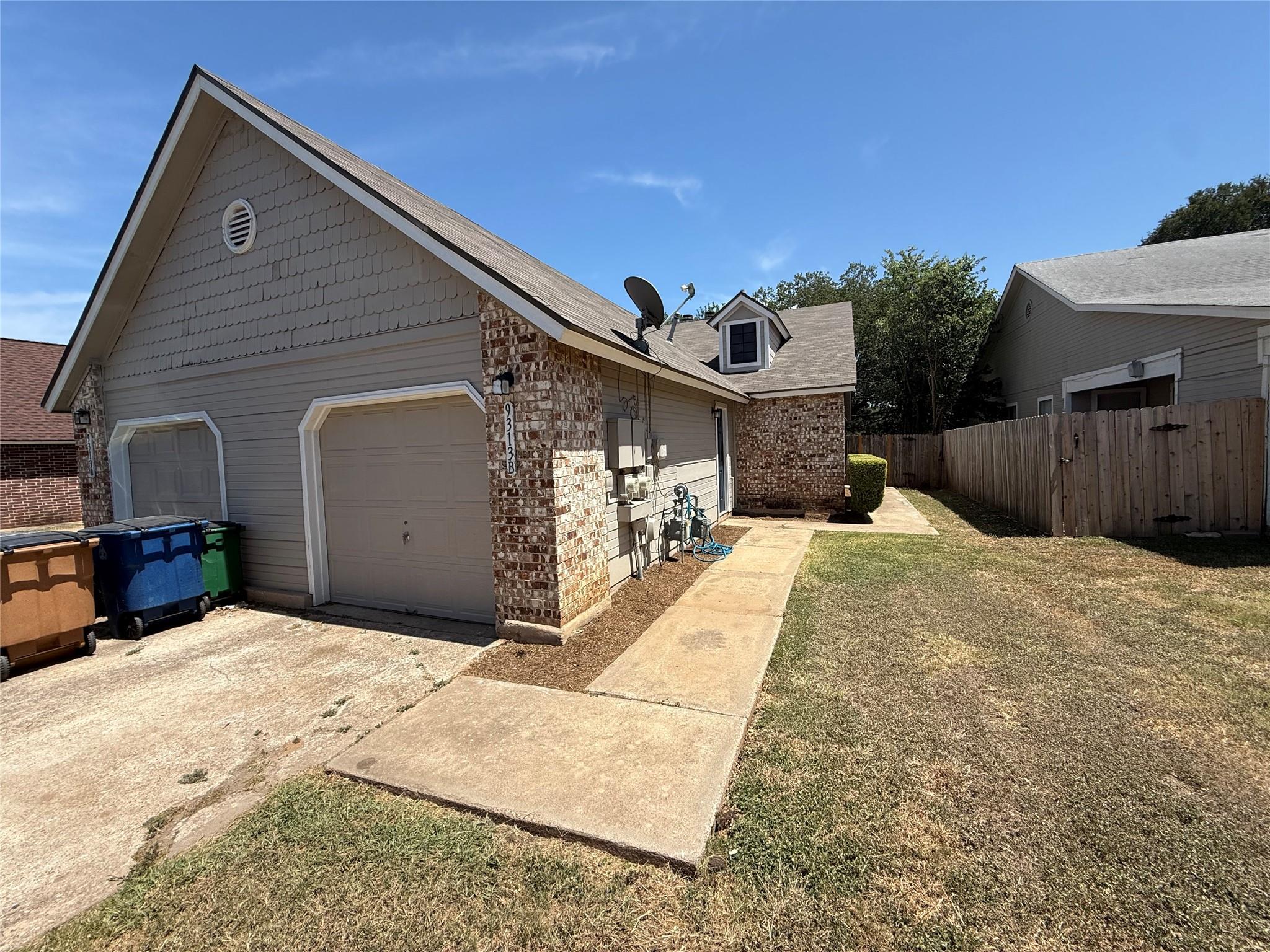 Listing photo 1 of 9313  Kempler Dr  #B