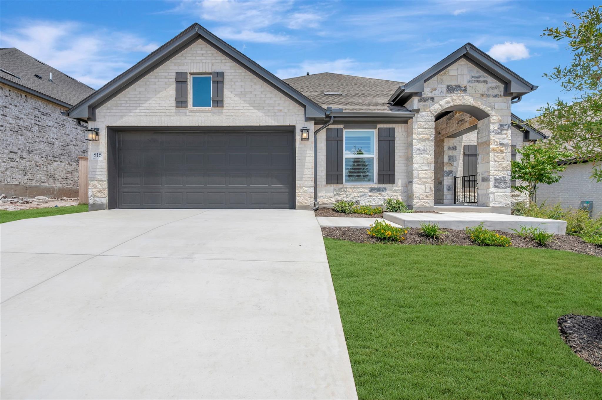 Listing photo 1 of 816  Teakmill Trl