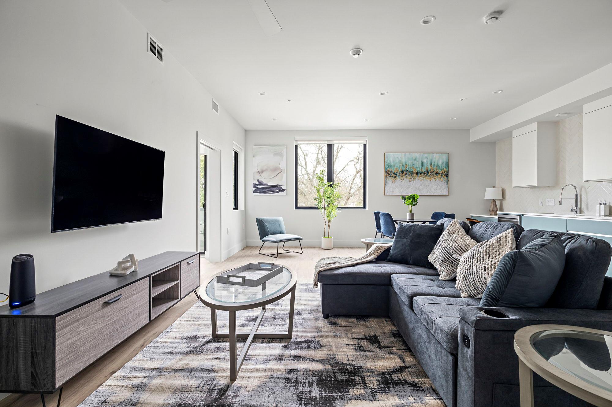 Listing photo 1 of 5515  Humming Bird Ln  #306