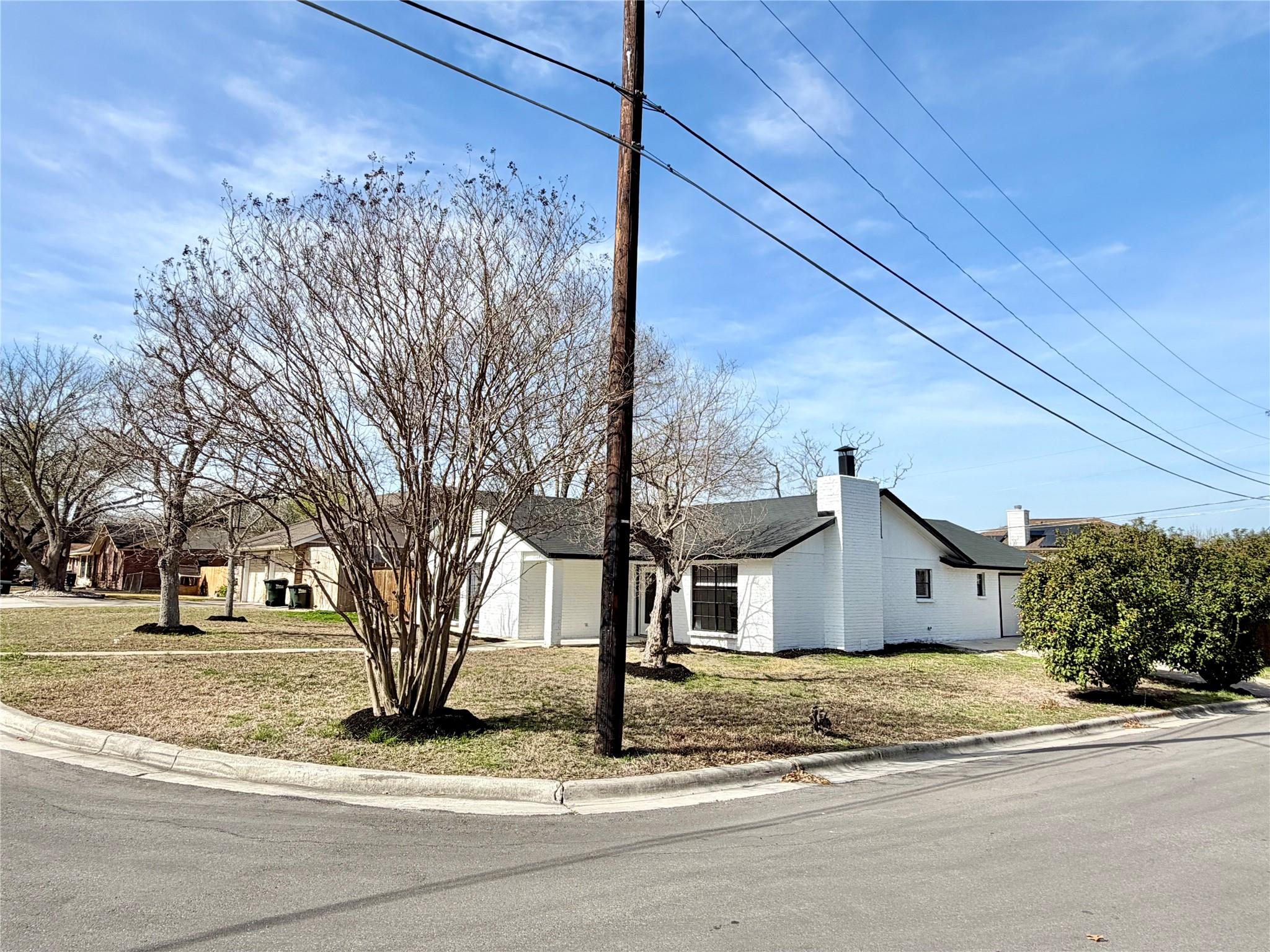 Listing photo 1 of 1504  Parkview Ln