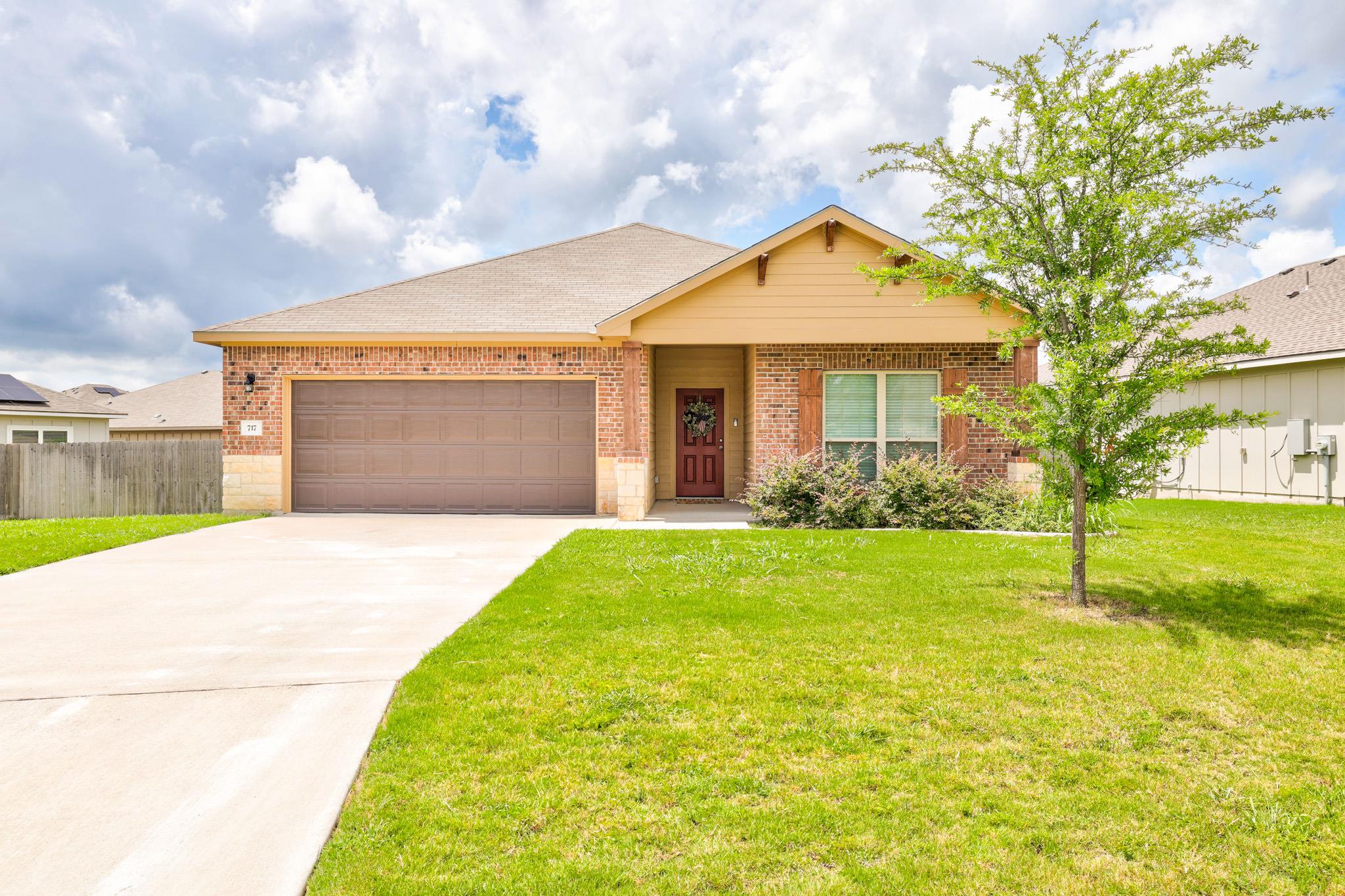 Listing photo 1 of 717  Friars Tuck Dr