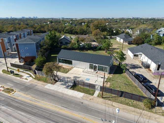 Listing photo 1 of 1152  Webberville Rd