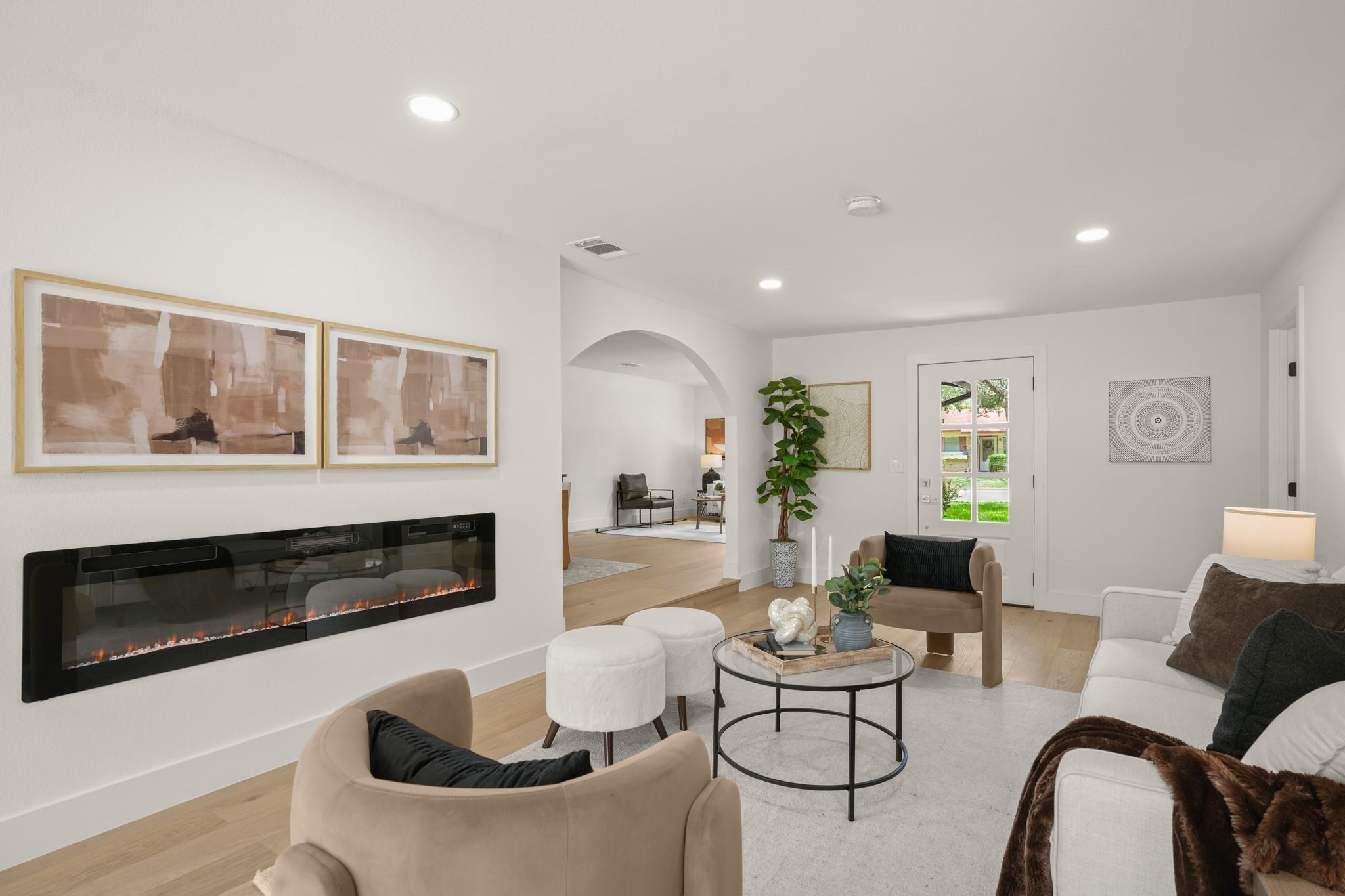 Listing photo 1 of 2204  Fair Oaks Dr