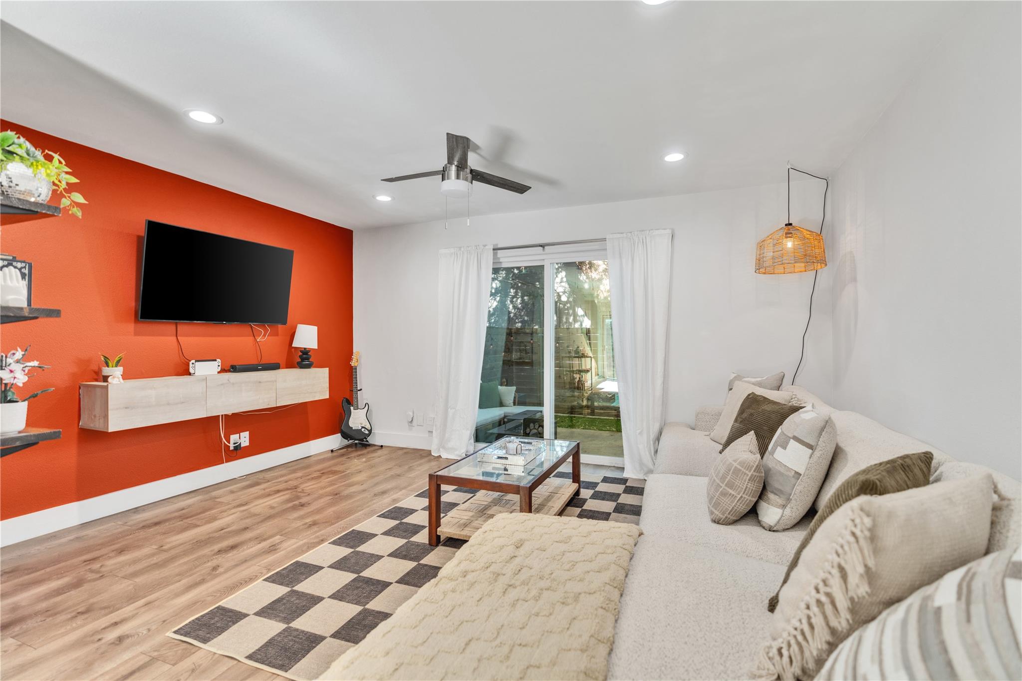 Listing photo 1 of 3808  Southway Dr  #103