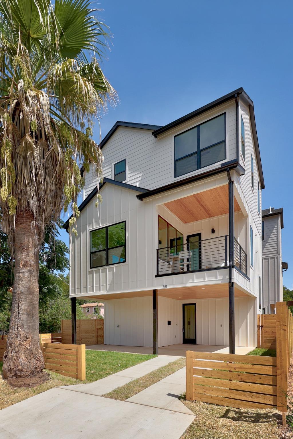 Listing photo 1 of 301 N Pleasant Valley Rd  #1
