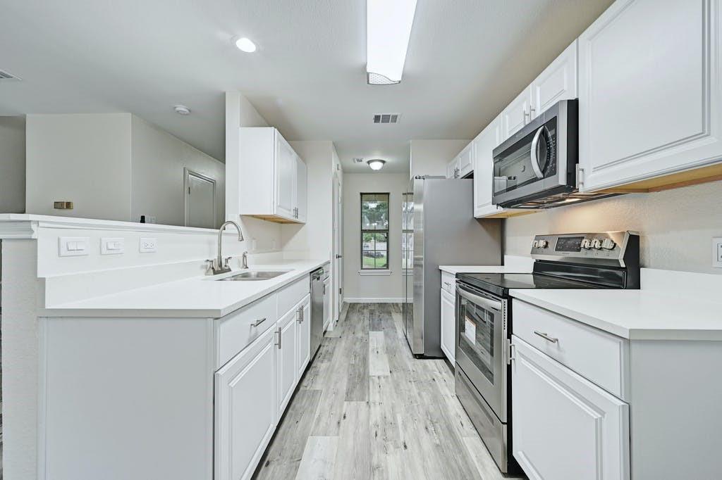 Listing photo 1 of 2320  Riddle Rd  #A