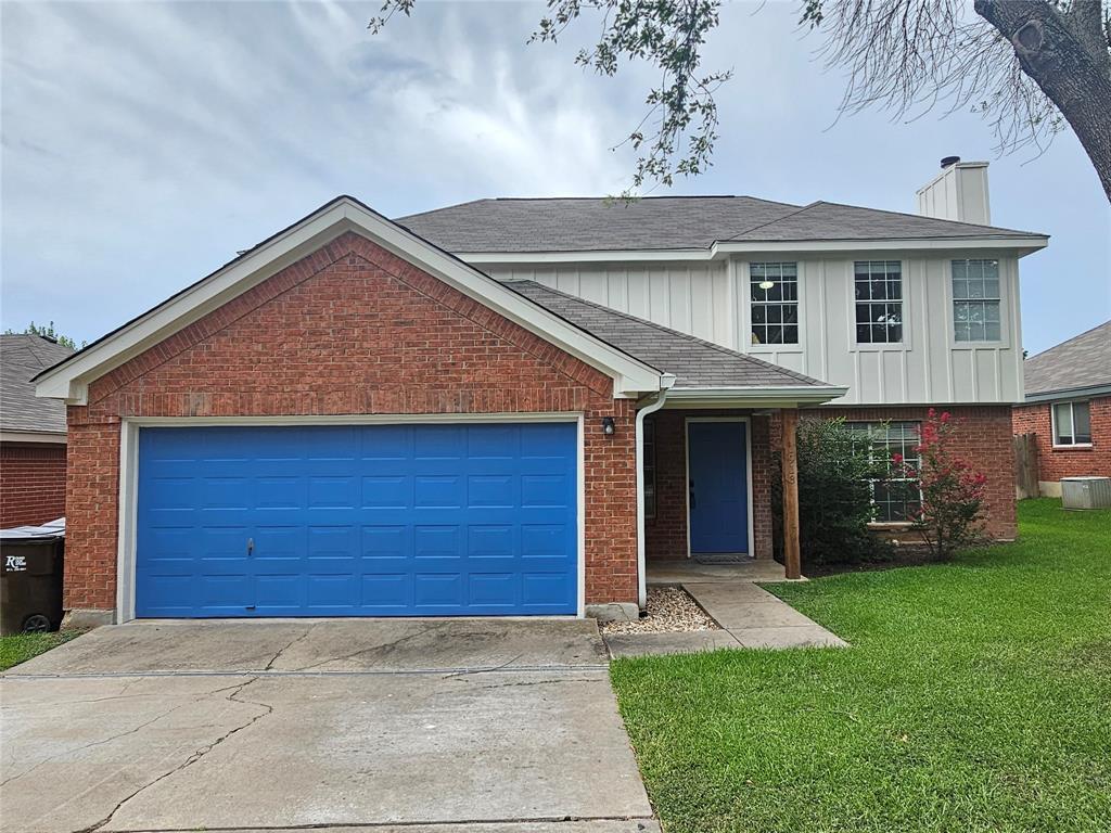 Listing photo 1 of 1913  Stratford Dr