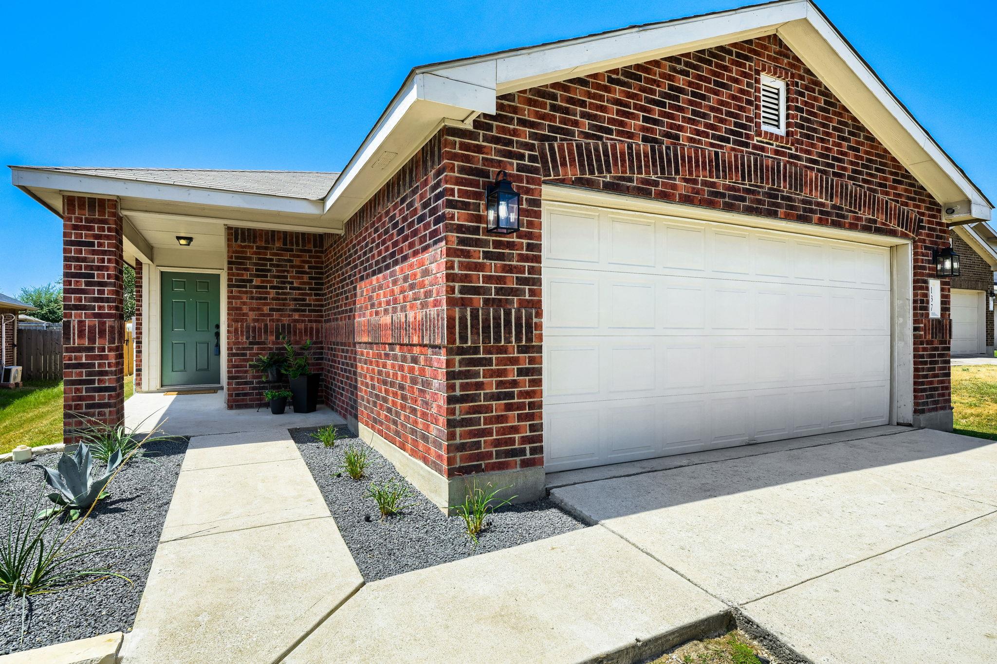 Listing photo 1 of 137  Pine Arbol None