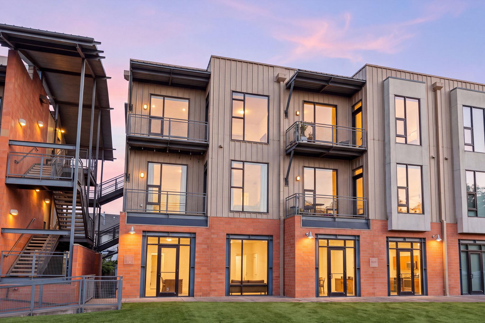 Listing photo 1 of 2525 S Lamar Blvd  #206