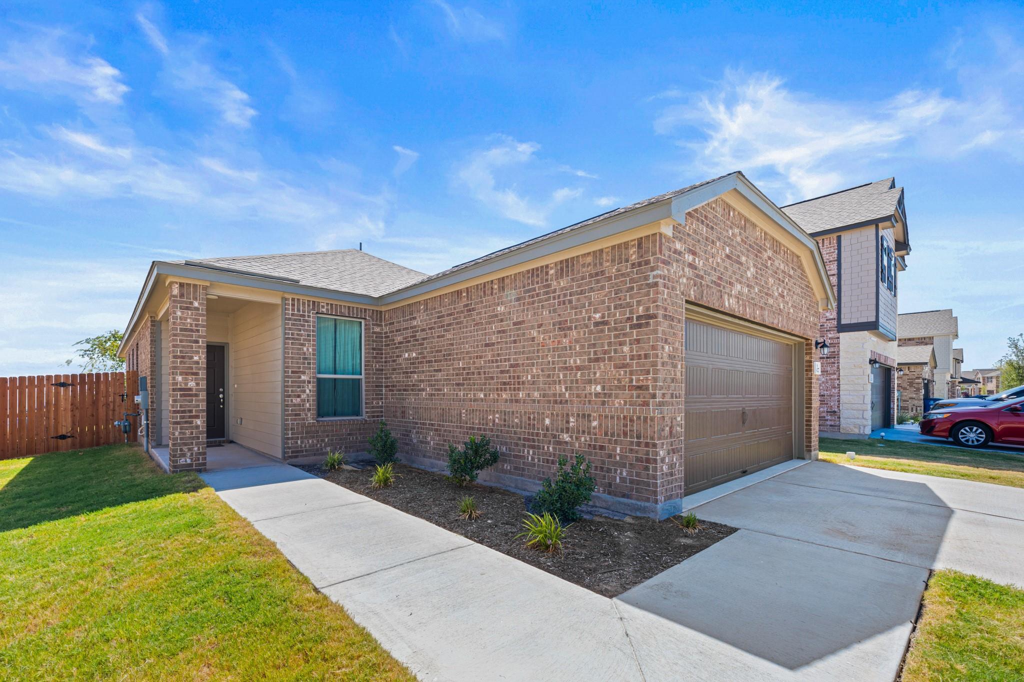 Listing photo 1 of 4027  Pinto Ln