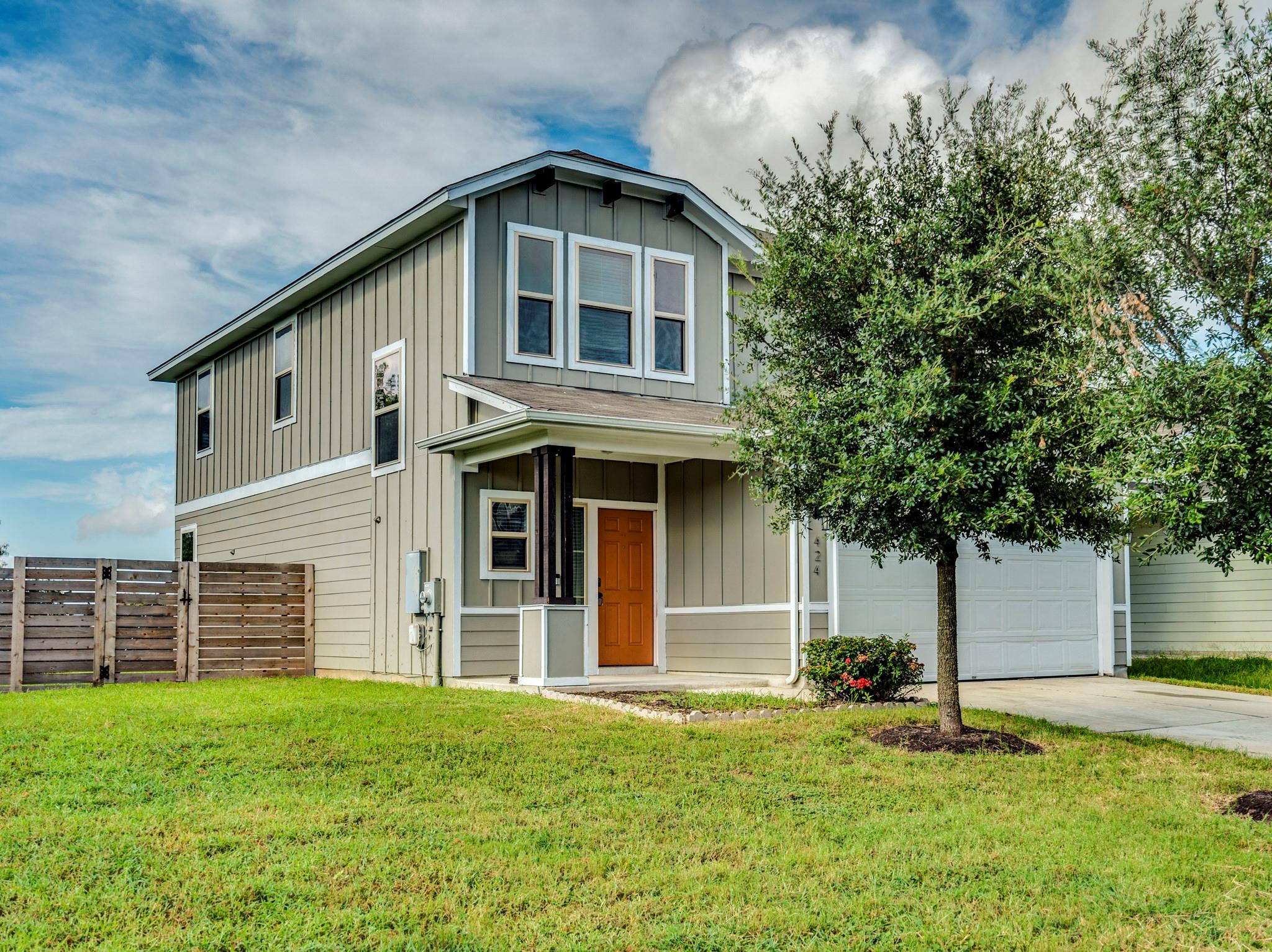 Listing photo 1 of 424  Wapiti Rd