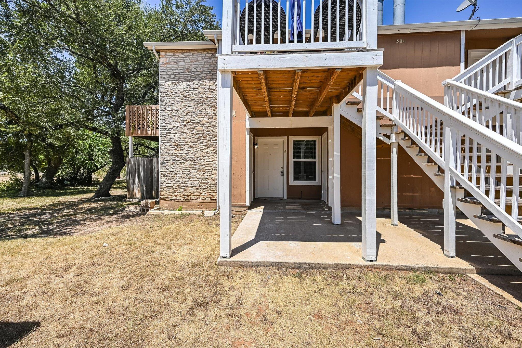 Listing photo 1 of 301  Algerita Dr  #A
