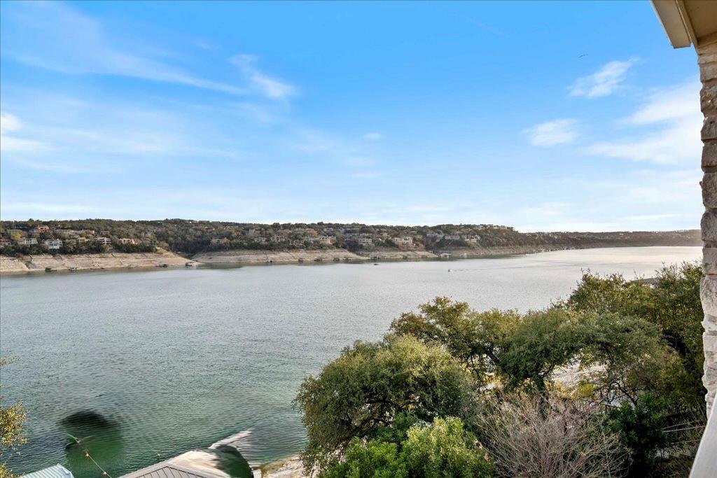 Listing photo 1 of 18231  Lakepoint Cv