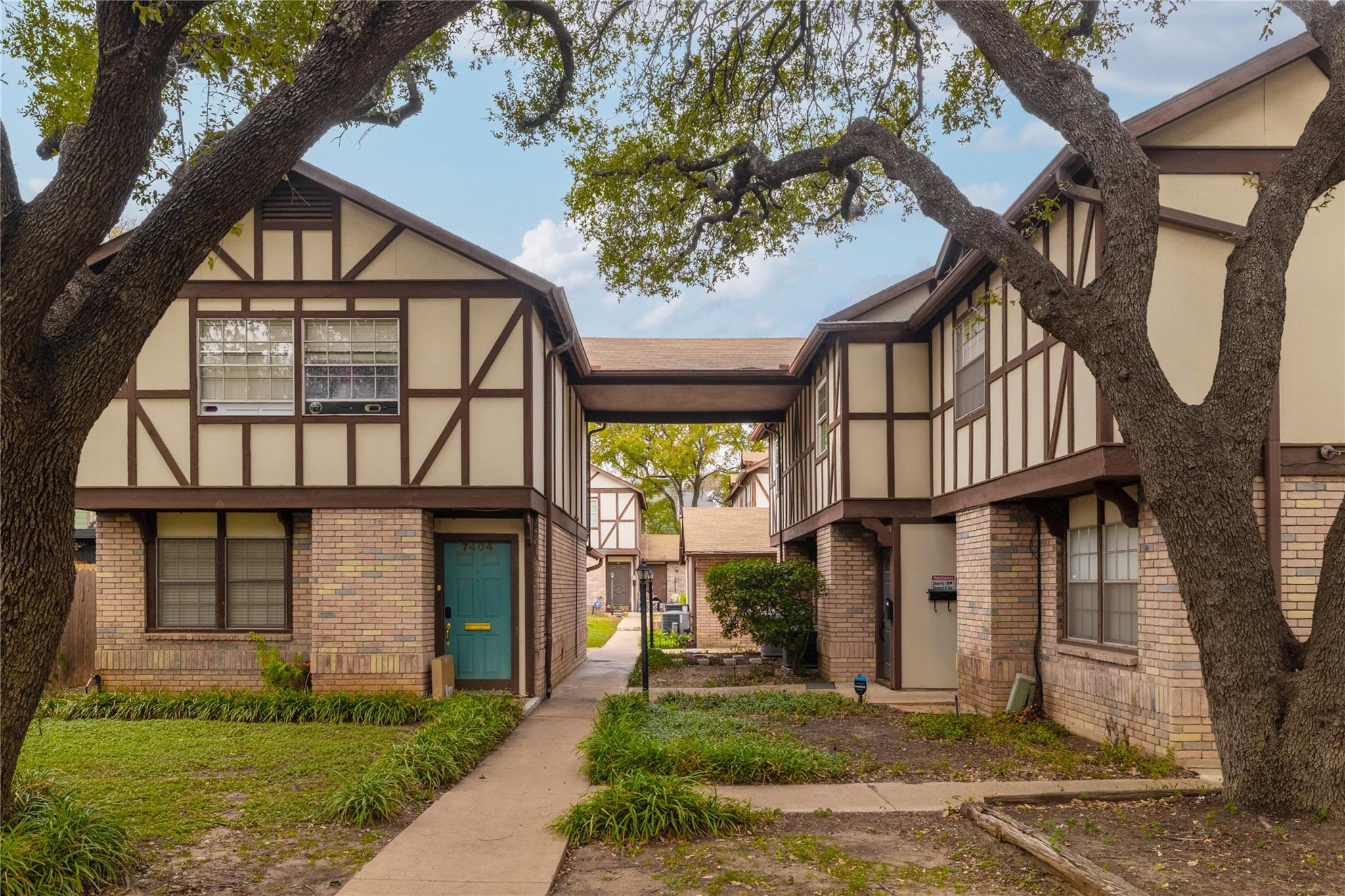 Listing photo 1 of 7406  Shadow Hill Dr  #108