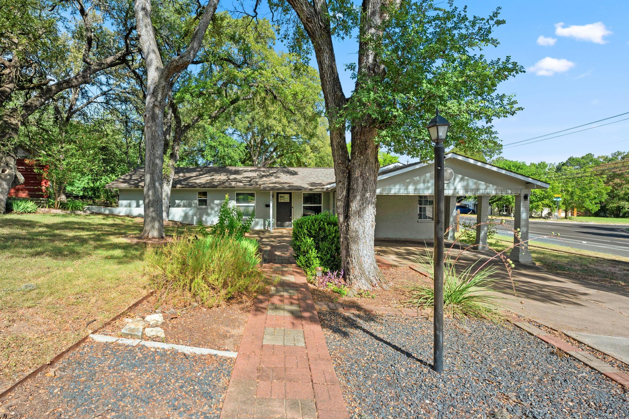Listing photo 1 of 5100  Plumas Ln