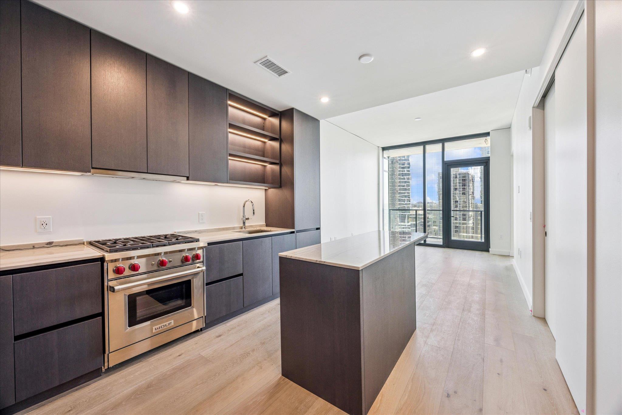 Listing photo 1 of 610  Davis St  #2009