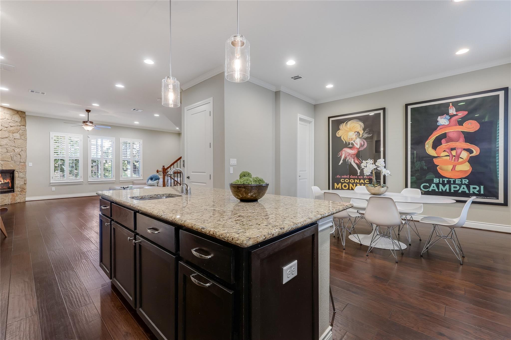 Listing photo 1 of 1036  Highknoll Ln