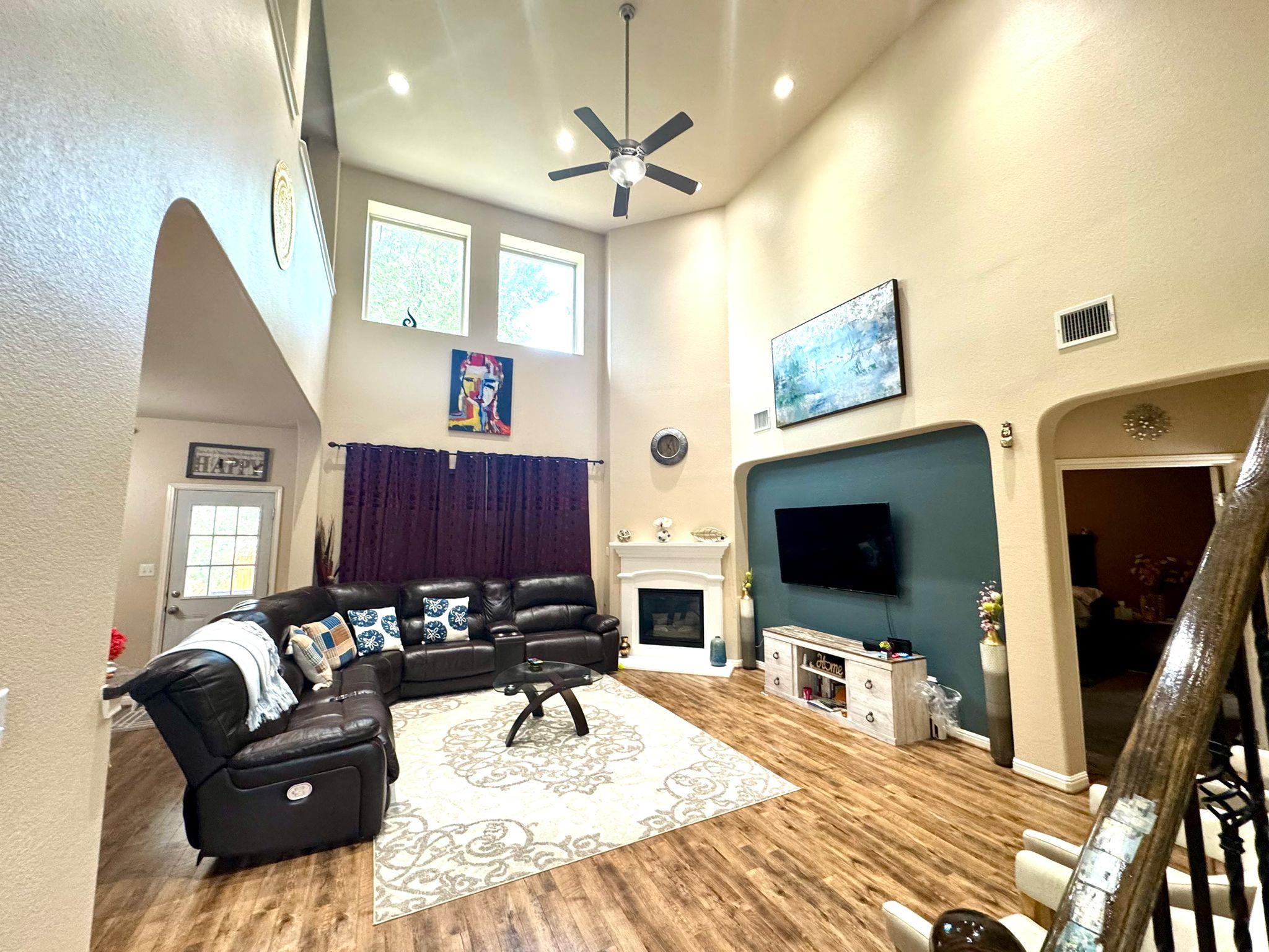 Listing photo 1 of 615  Seminole Canyon Dr