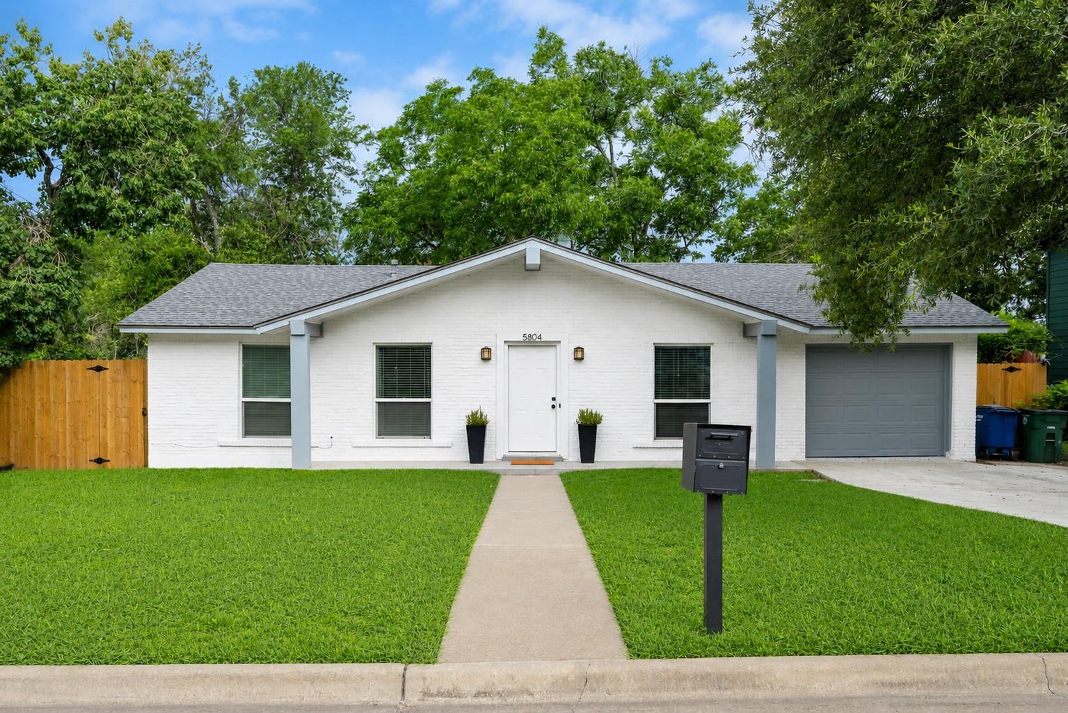 Listing photo 1 of 5804  Gloucester Ln