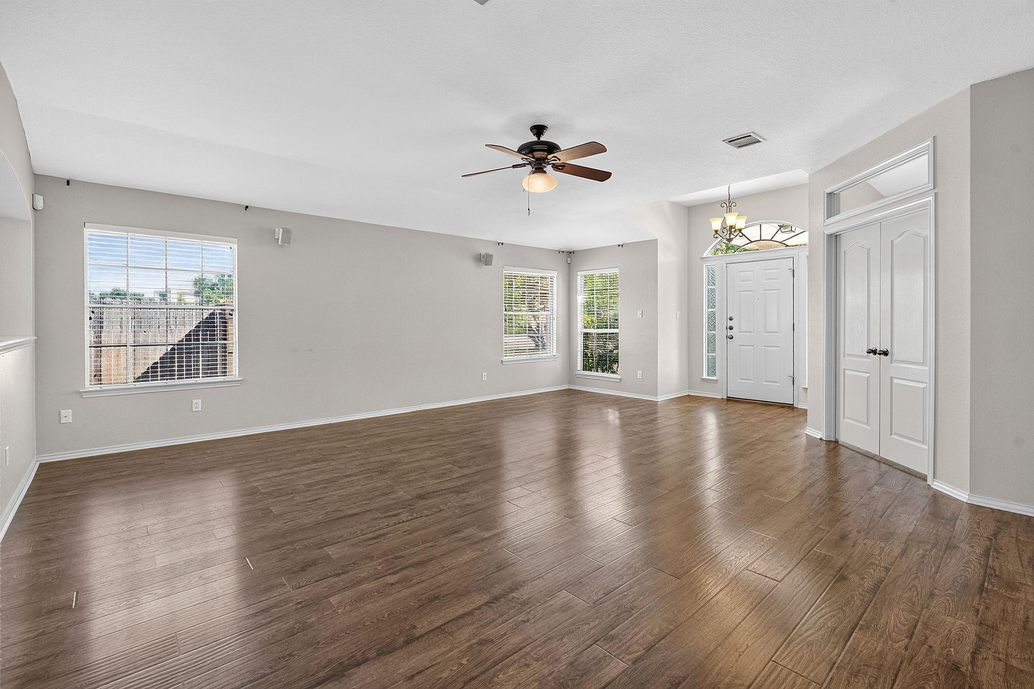 Listing photo 1 of 4717  Norman Trl