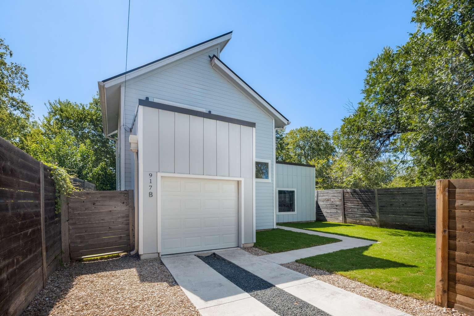 Listing photo 1 of 917  Vargas Rd  #B